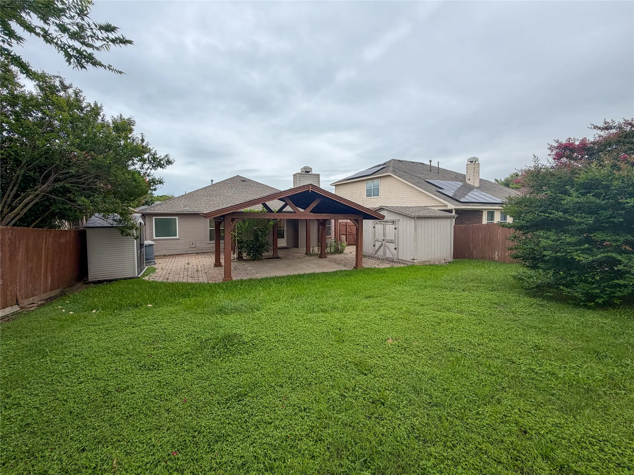 Single Family Residence For Rent in Tarrant County , 2752 Scarborough Drive, Grand Prairie, Texas 75052, 3 Bedrooms, 2 Bathrooms, 2 Garage spaces, 1,721 Sqft, built in 1998, Price $2,200, mls#21316148, Real Estate Agent in Grand Prairie, Homes For Rent in Tarrant county, Homes For Rent in Grand Prairie, Realtor in Grand Prairie Texas, Real Estate Brokerage Independent Realty Texas, Luminita Cordes Realtor