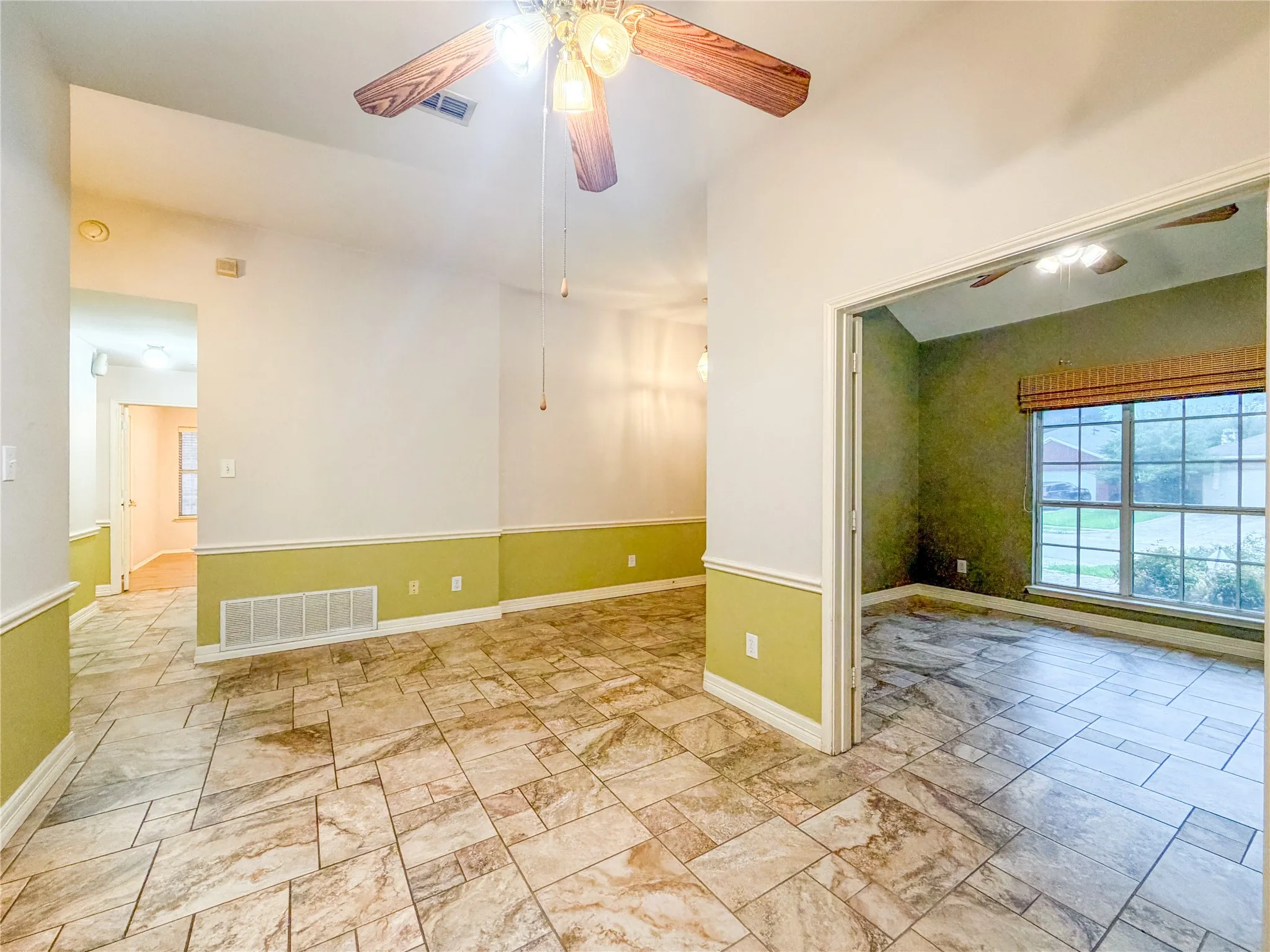 Single Family Residence For Rent in Tarrant County , 2752 Scarborough Drive, Grand Prairie, Texas 75052, 3 Bedrooms, 2 Bathrooms, 2 Garage spaces, 1,721 Sqft, built in 1998, Price $2,200, mls#21316148, Real Estate Agent in Grand Prairie, Homes For Rent in Tarrant county, Homes For Rent in Grand Prairie, Realtor in Grand Prairie Texas, Real Estate Brokerage Independent Realty Texas, Luminita Cordes Realtor