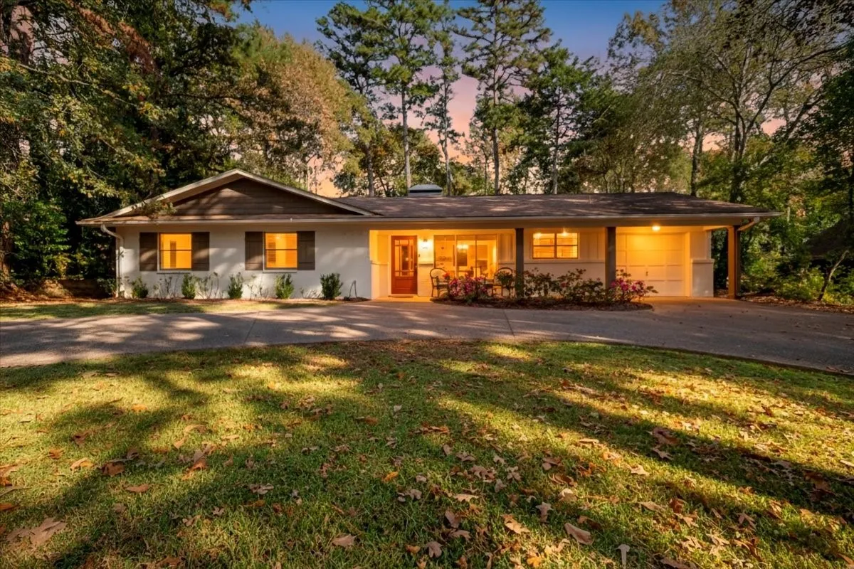Single Family Residence For Sale in Smith County , 441 Hideaway Lane Central, Hideaway, Texas 75771, 4 Bedroom, 3 Bathroom, 1 Garage spaces, 2,050 Sqft, built in 1978, mls#21322633, Real Estate Agent in Hideaway, Homes For Sale in Smith county, Homes For Sale in Hideaway, Realtor in Hideaway Texas, Real Estate Brokerage Independent Realty Texas, Luminita Cordes Realtor