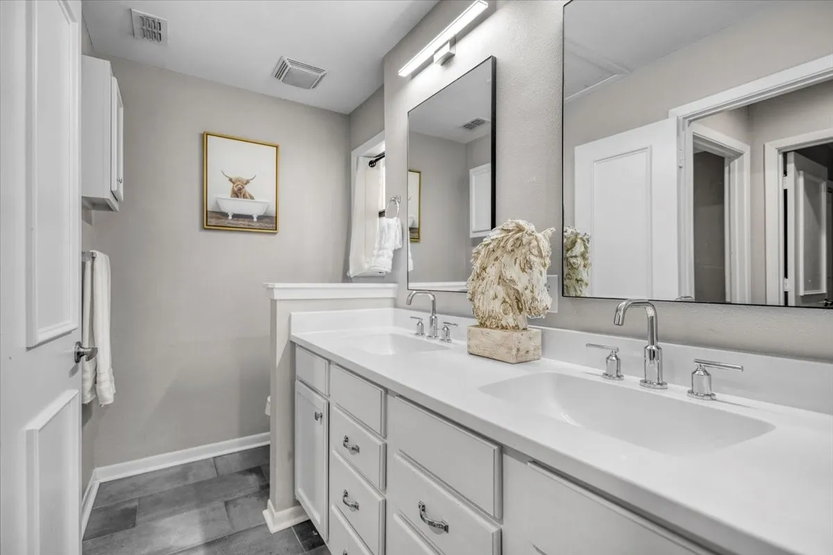Single Family Residence For Sale in Smith County , 441 Hideaway Lane Central, Hideaway, Texas 75771, 4 Bedroom, 3 Bathroom, 1 Garage spaces, 2,050 Sqft, built in 1978, mls#21322633, Real Estate Agent in Hideaway, Homes For Sale in Smith county, Homes For Sale in Hideaway, Realtor in Hideaway Texas, Real Estate Brokerage Independent Realty Texas, Luminita Cordes Realtor
