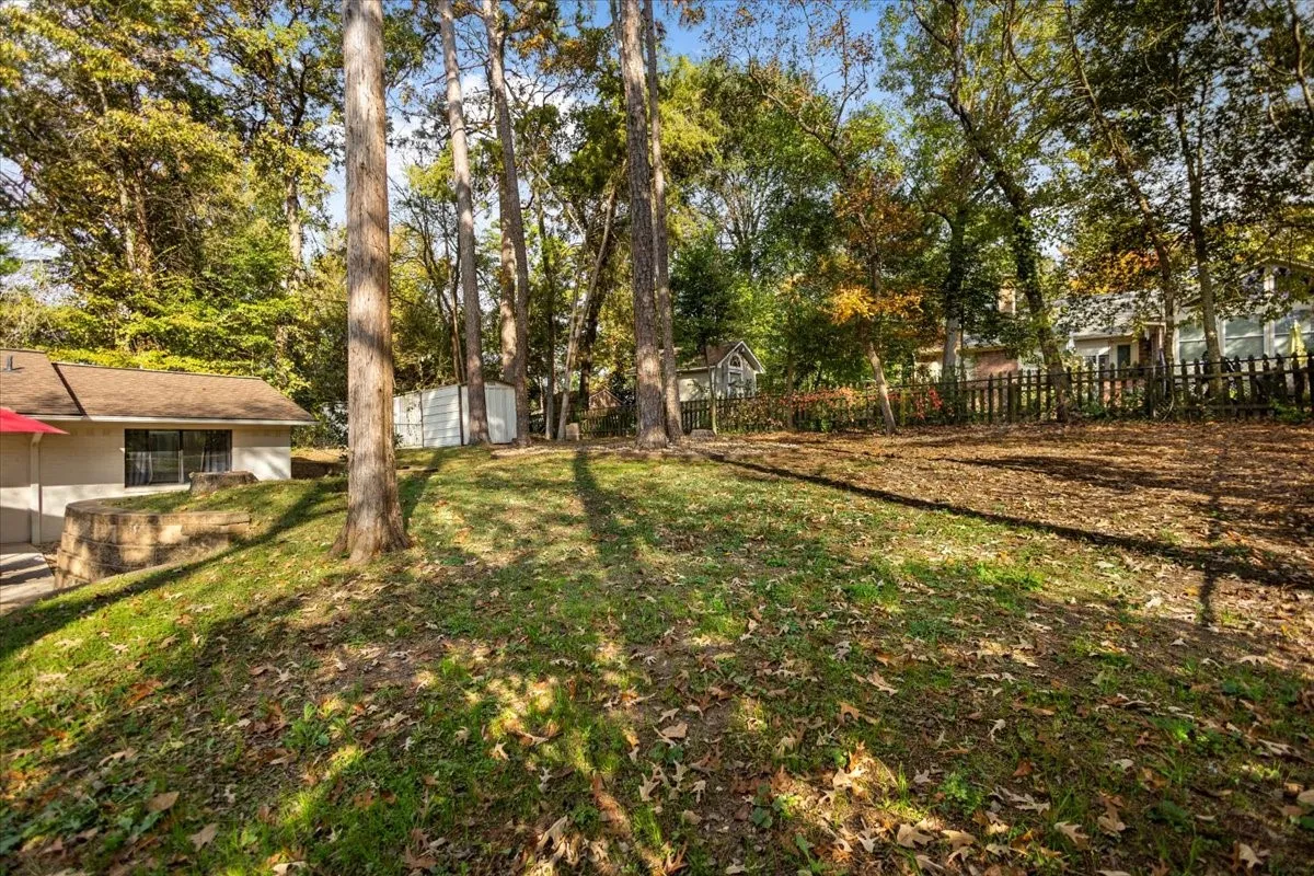 Single Family Residence For Sale in Smith County , 441 Hideaway Lane Central, Hideaway, Texas 75771, 4 Bedroom, 3 Bathroom, 1 Garage spaces, 2,050 Sqft, built in 1978, mls#21322633, Real Estate Agent in Hideaway, Homes For Sale in Smith county, Homes For Sale in Hideaway, Realtor in Hideaway Texas, Real Estate Brokerage Independent Realty Texas, Luminita Cordes Realtor