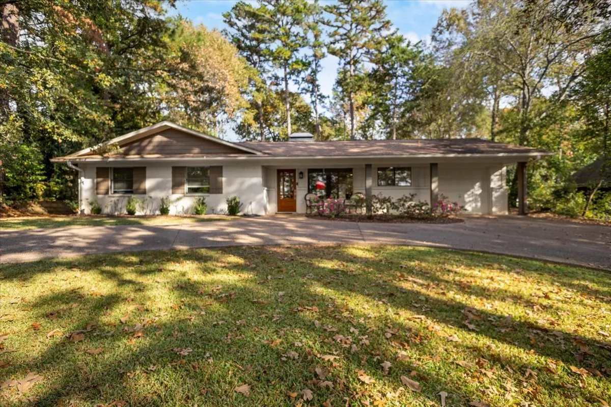 Single Family Residence For Sale in Smith County , 441 Hideaway Lane Central, Hideaway, Texas 75771, 4 Bedroom, 3 Bathroom, 1 Garage spaces, 2,050 Sqft, built in 1978, mls#21322633, Real Estate Agent in Hideaway, Homes For Sale in Smith county, Homes For Sale in Hideaway, Realtor in Hideaway Texas, Real Estate Brokerage Independent Realty Texas, Luminita Cordes Realtor