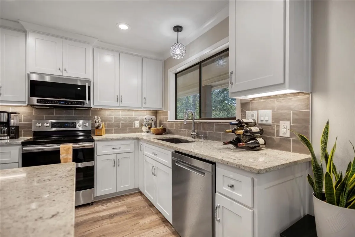 Single Family Residence For Sale in Smith County , 441 Hideaway Lane Central, Hideaway, Texas 75771, 4 Bedroom, 3 Bathroom, 1 Garage spaces, 2,050 Sqft, built in 1978, mls#21322633, Real Estate Agent in Hideaway, Homes For Sale in Smith county, Homes For Sale in Hideaway, Realtor in Hideaway Texas, Real Estate Brokerage Independent Realty Texas, Luminita Cordes Realtor