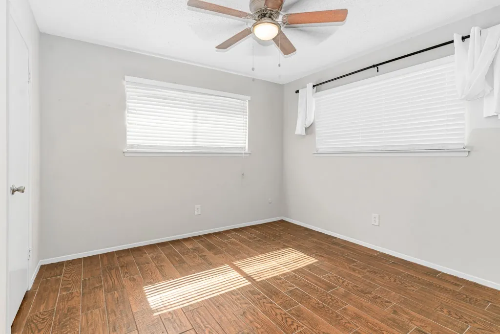 Apartment For Rent in Tarrant County , 4538 Byers Avenue 10, Fort Worth, Texas 76107, 2 Bedrooms, 1 Bathroom, Garage spaces, 750 Sqft, built in 1956, Price $1,350, mls#21319314, Real Estate Agent in Fort Worth, Homes For Rent in Tarrant county, Homes For Rent in Fort Worth, Realtor in Fort Worth Texas, Real Estate Brokerage Independent Realty Texas, Luminita Cordes Realtor