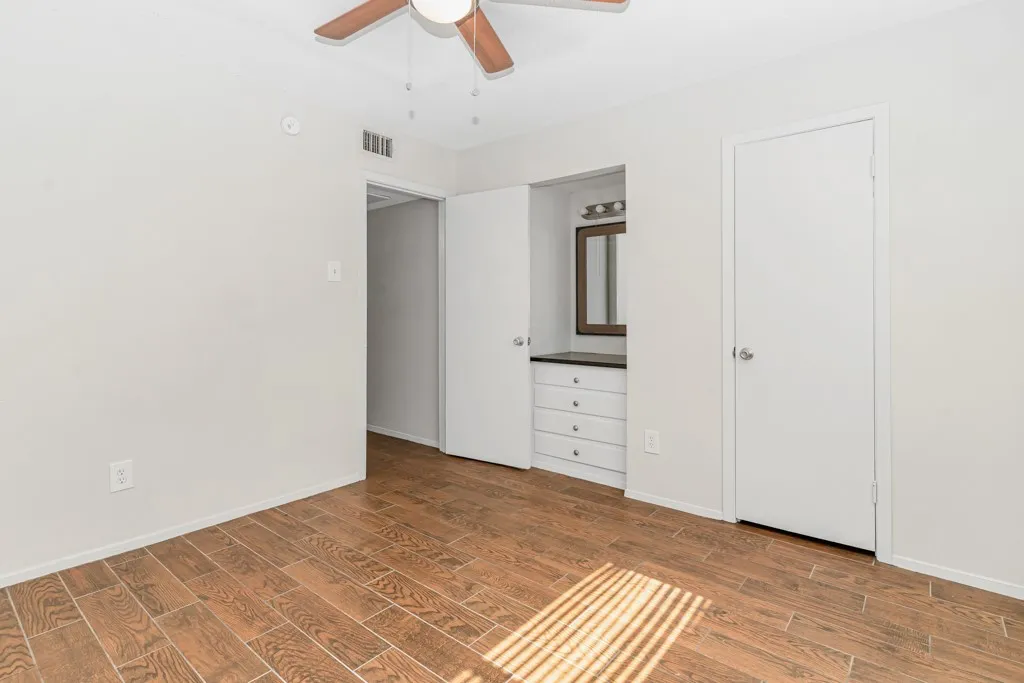 Apartment For Rent in Tarrant County , 4538 Byers Avenue 10, Fort Worth, Texas 76107, 2 Bedrooms, 1 Bathroom, Garage spaces, 750 Sqft, built in 1956, Price $1,350, mls#21319314, Real Estate Agent in Fort Worth, Homes For Rent in Tarrant county, Homes For Rent in Fort Worth, Realtor in Fort Worth Texas, Real Estate Brokerage Independent Realty Texas, Luminita Cordes Realtor