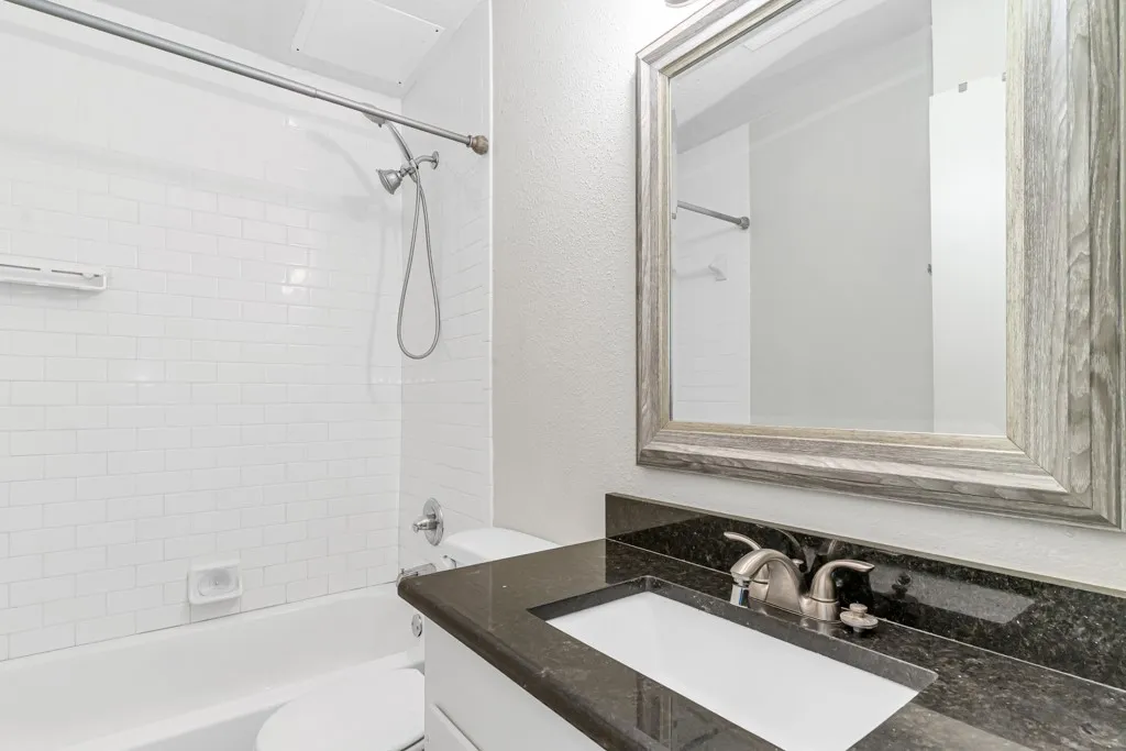 Apartment For Rent in Tarrant County , 4538 Byers Avenue 10, Fort Worth, Texas 76107, 2 Bedrooms, 1 Bathroom, Garage spaces, 750 Sqft, built in 1956, Price $1,350, mls#21319314, Real Estate Agent in Fort Worth, Homes For Rent in Tarrant county, Homes For Rent in Fort Worth, Realtor in Fort Worth Texas, Real Estate Brokerage Independent Realty Texas, Luminita Cordes Realtor