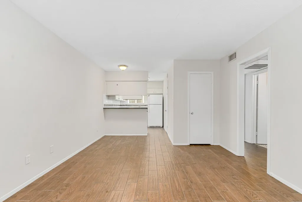 Apartment For Rent in Tarrant County , 4538 Byers Avenue 10, Fort Worth, Texas 76107, 2 Bedrooms, 1 Bathroom, Garage spaces, 750 Sqft, built in 1956, Price $1,350, mls#21319314, Real Estate Agent in Fort Worth, Homes For Rent in Tarrant county, Homes For Rent in Fort Worth, Realtor in Fort Worth Texas, Real Estate Brokerage Independent Realty Texas, Luminita Cordes Realtor
