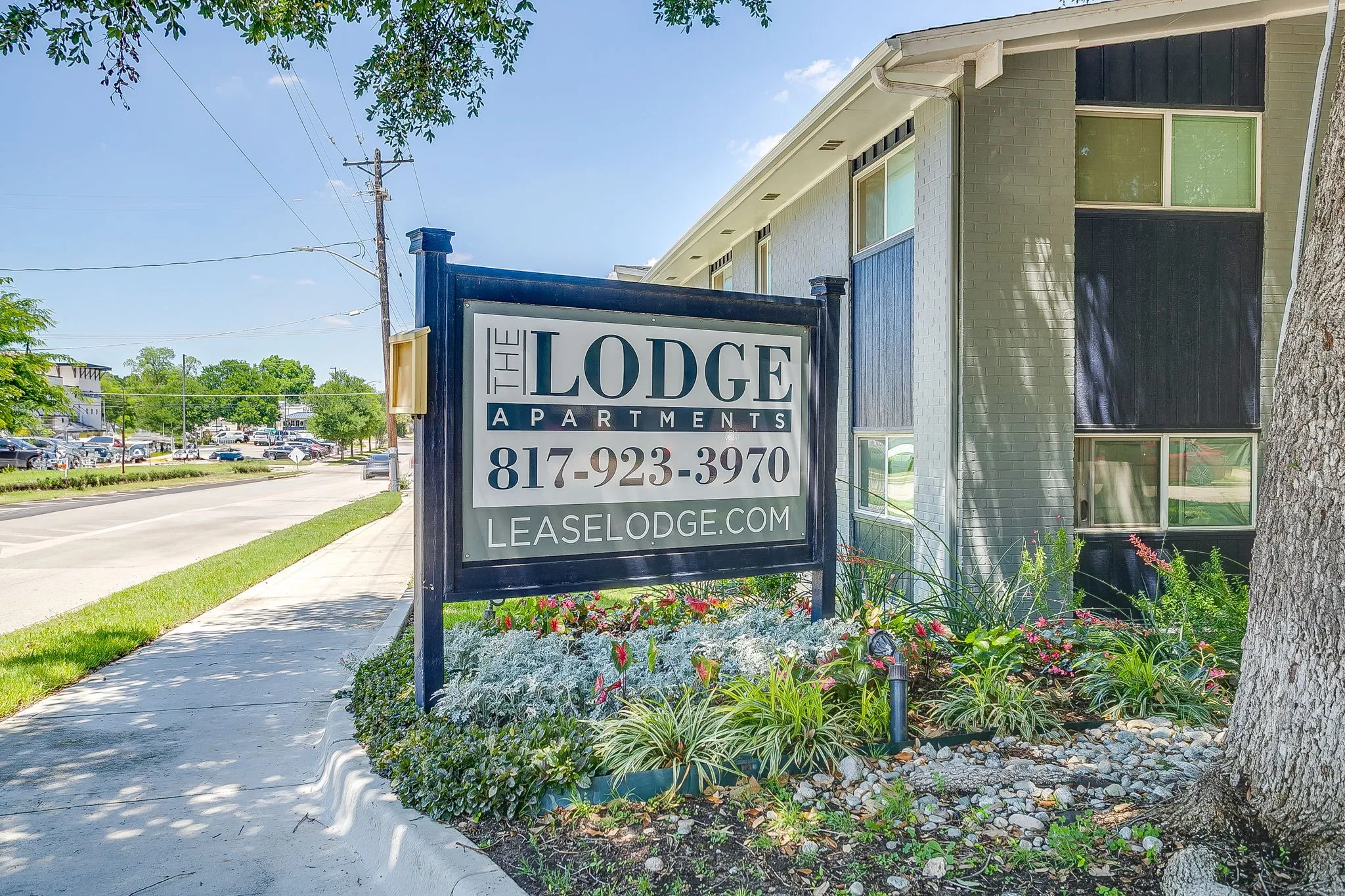 Apartment For Rent in Tarrant County , 4538 Byers Avenue 10, Fort Worth, Texas 76107, 2 Bedrooms, 1 Bathroom, Garage spaces, 750 Sqft, built in 1956, Price $1,350, mls#21319314, Real Estate Agent in Fort Worth, Homes For Rent in Tarrant county, Homes For Rent in Fort Worth, Realtor in Fort Worth Texas, Real Estate Brokerage Independent Realty Texas, Luminita Cordes Realtor