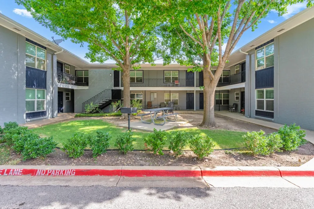 Apartment For Rent in Tarrant County , 4538 Byers Avenue 10, Fort Worth, Texas 76107, 2 Bedrooms, 1 Bathroom, Garage spaces, 750 Sqft, built in 1956, Price $1,350, mls#21319314, Real Estate Agent in Fort Worth, Homes For Rent in Tarrant county, Homes For Rent in Fort Worth, Realtor in Fort Worth Texas, Real Estate Brokerage Independent Realty Texas, Luminita Cordes Realtor