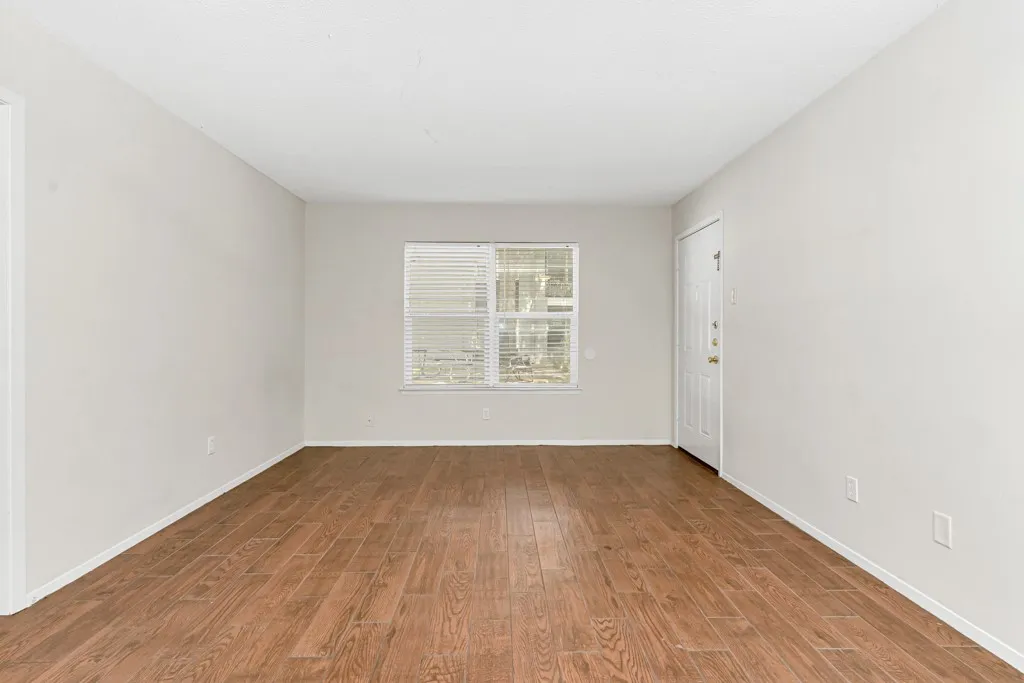 Apartment For Rent in Tarrant County , 4538 Byers Avenue 10, Fort Worth, Texas 76107, 2 Bedrooms, 1 Bathroom, Garage spaces, 750 Sqft, built in 1956, Price $1,350, mls#21319314, Real Estate Agent in Fort Worth, Homes For Rent in Tarrant county, Homes For Rent in Fort Worth, Realtor in Fort Worth Texas, Real Estate Brokerage Independent Realty Texas, Luminita Cordes Realtor
