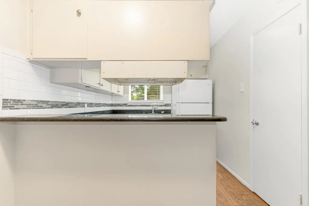 Apartment For Rent in Tarrant County , 4538 Byers Avenue 10, Fort Worth, Texas 76107, 2 Bedrooms, 1 Bathroom, Garage spaces, 750 Sqft, built in 1956, Price $1,350, mls#21319314, Real Estate Agent in Fort Worth, Homes For Rent in Tarrant county, Homes For Rent in Fort Worth, Realtor in Fort Worth Texas, Real Estate Brokerage Independent Realty Texas, Luminita Cordes Realtor