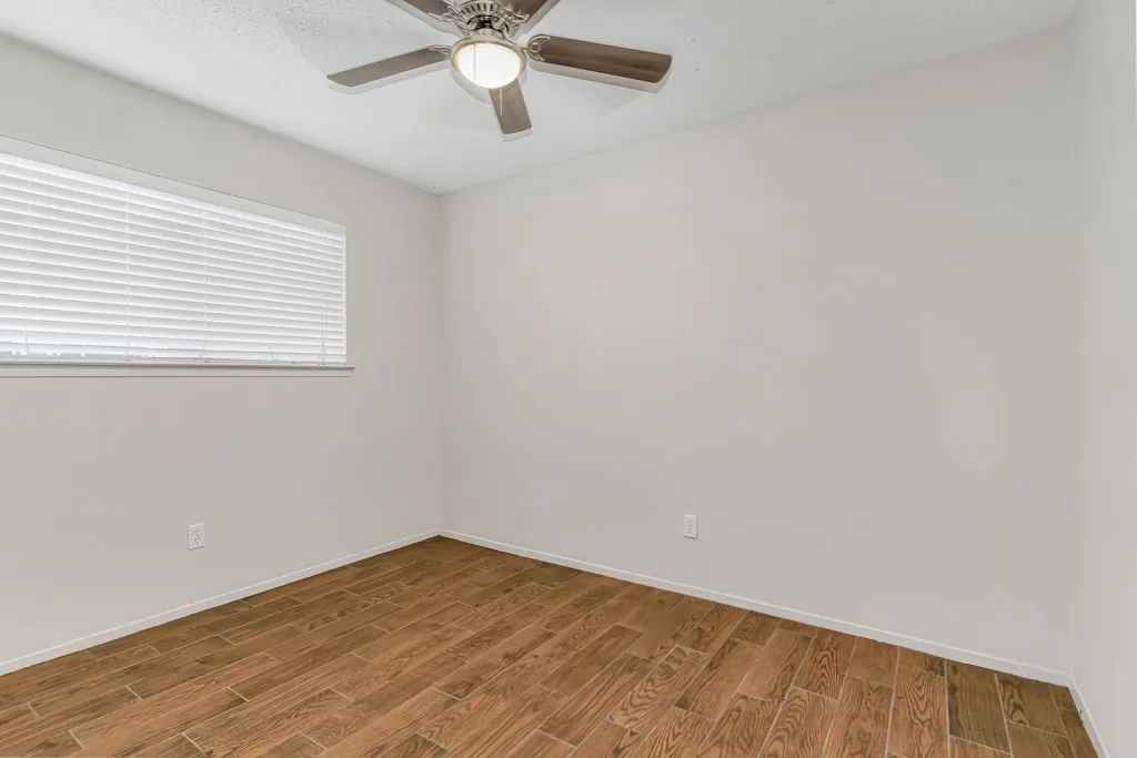 Apartment For Rent in Tarrant County , 4538 Byers Avenue 10, Fort Worth, Texas 76107, 2 Bedrooms, 1 Bathroom, Garage spaces, 750 Sqft, built in 1956, Price $1,350, mls#21319314, Real Estate Agent in Fort Worth, Homes For Rent in Tarrant county, Homes For Rent in Fort Worth, Realtor in Fort Worth Texas, Real Estate Brokerage Independent Realty Texas, Luminita Cordes Realtor