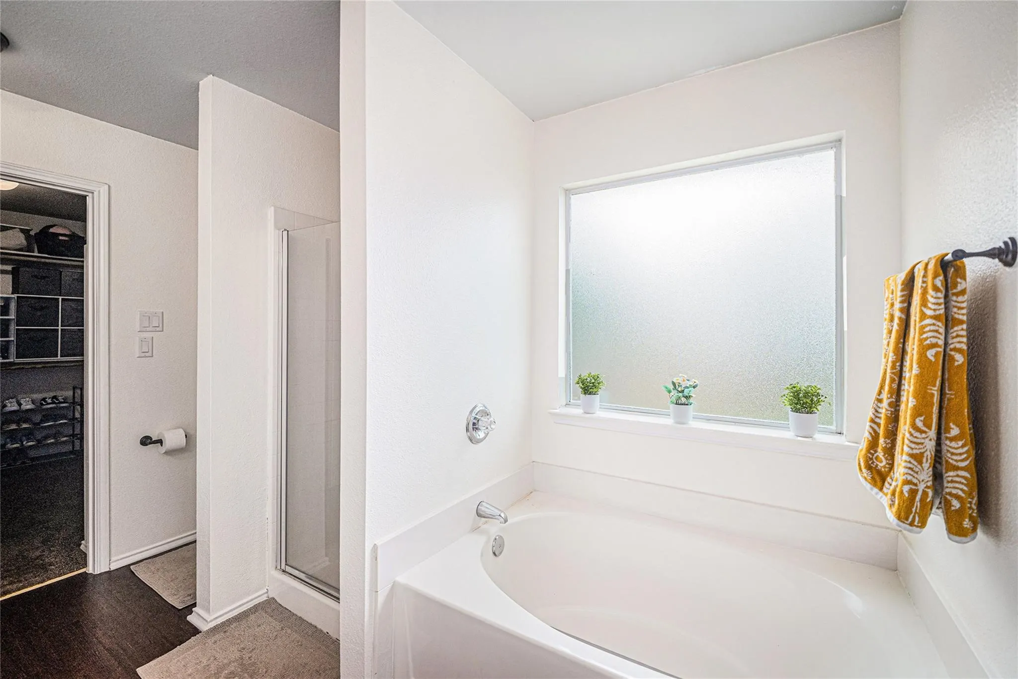 Single Family Residence For Rent in Tarrant County , 9600 Fox Hill Drive, Fort Worth, Texas 76131, 5 Bedroom, 3 Bathroom, 2 Garage spaces, 2,912 Sqft, built in 2004, mls#21322238, Real Estate Agent in Fort Worth, Homes For Rent in Tarrant county, Homes For Rent in Fort Worth, Realtor in Fort Worth Texas, Real Estate Brokerage Independent Realty Texas, Luminita Cordes Realtor