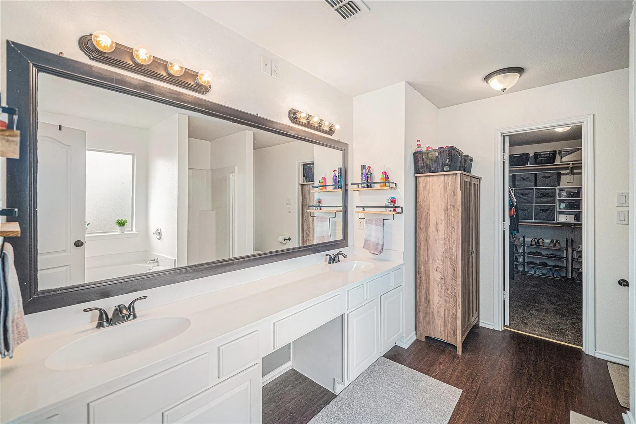 Single Family Residence For Rent in Tarrant County , 9600 Fox Hill Drive, Fort Worth, Texas 76131, 5 Bedroom, 3 Bathroom, 2 Garage spaces, 2,912 Sqft, built in 2004, mls#21322238, Real Estate Agent in Fort Worth, Homes For Rent in Tarrant county, Homes For Rent in Fort Worth, Realtor in Fort Worth Texas, Real Estate Brokerage Independent Realty Texas, Luminita Cordes Realtor