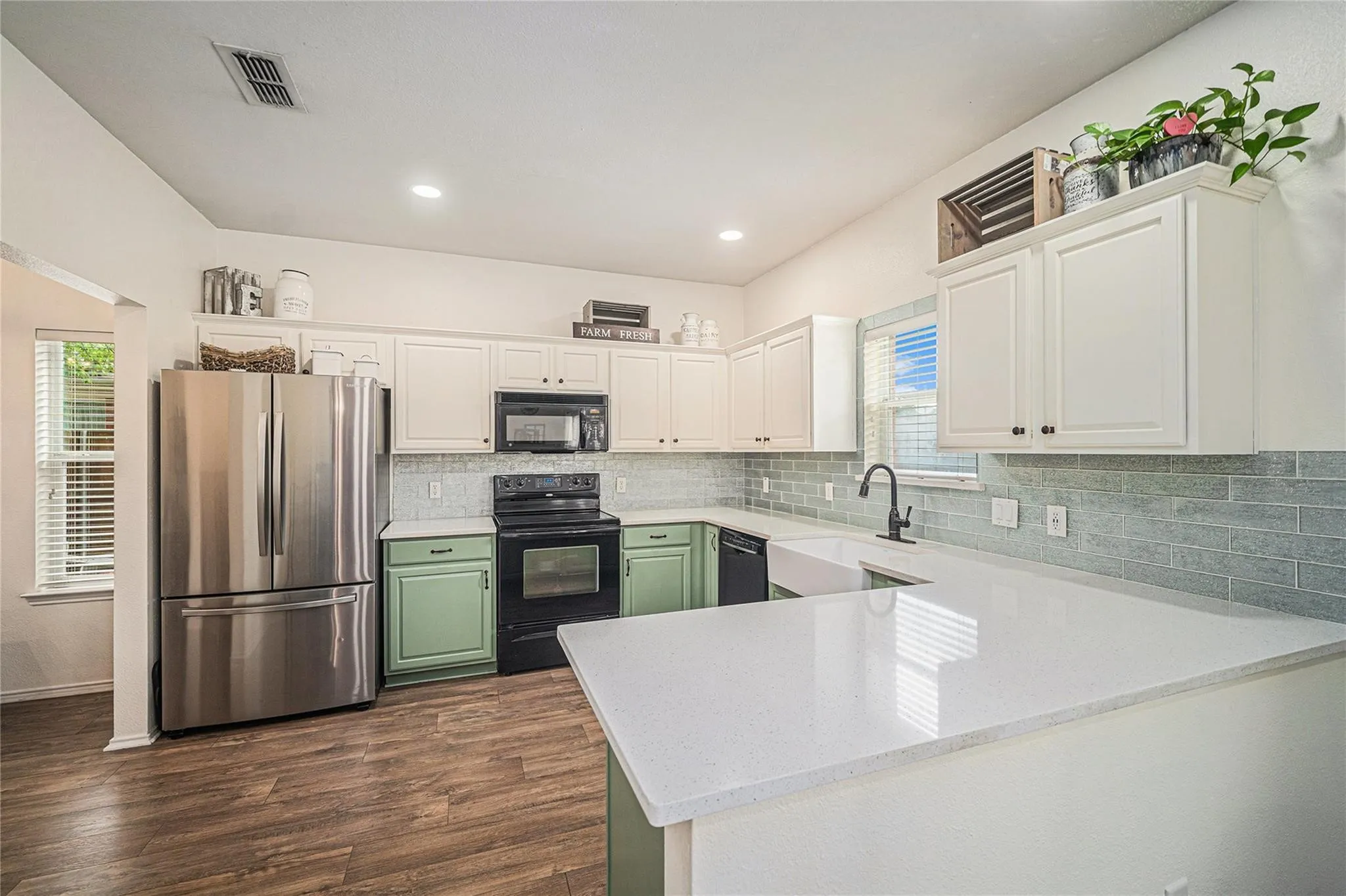 Single Family Residence For Rent in Tarrant County , 9600 Fox Hill Drive, Fort Worth, Texas 76131, 5 Bedroom, 3 Bathroom, 2 Garage spaces, 2,912 Sqft, built in 2004, mls#21322238, Real Estate Agent in Fort Worth, Homes For Rent in Tarrant county, Homes For Rent in Fort Worth, Realtor in Fort Worth Texas, Real Estate Brokerage Independent Realty Texas, Luminita Cordes Realtor
