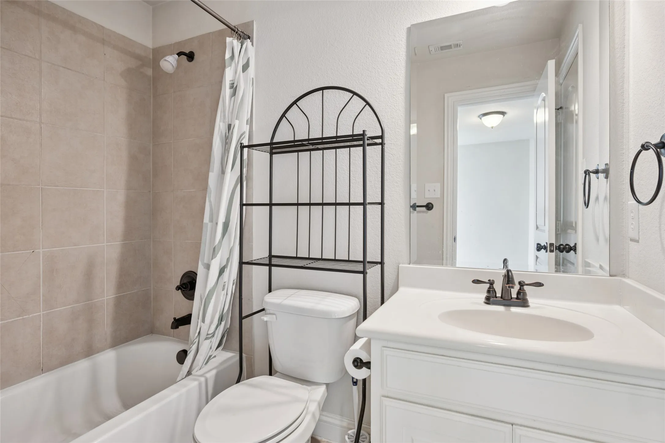 Single Family Residence For Sale in Denton County , 901 Oglethorpe Lane, Aubrey, Texas 76227, 4 Bedroom, 4 Bathroom, 2 Garage spaces, 3,715 Sqft, built in 2013, mls#21322697, Real Estate Agent in Aubrey, Homes For Sale in Denton county, Homes For Sale in Aubrey, Realtor in Aubrey Texas, Real Estate Brokerage Independent Realty Texas, Luminita Cordes Realtor