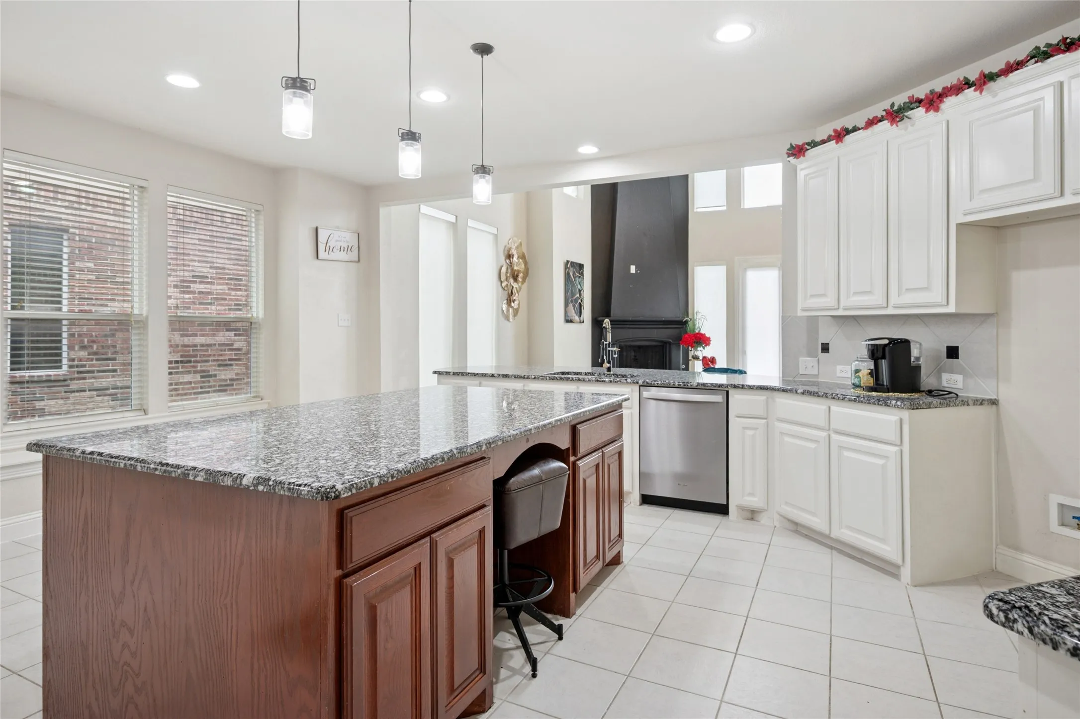 Single Family Residence For Sale in Denton County , 901 Oglethorpe Lane, Aubrey, Texas 76227, 4 Bedroom, 4 Bathroom, 2 Garage spaces, 3,715 Sqft, built in 2013, mls#21322697, Real Estate Agent in Aubrey, Homes For Sale in Denton county, Homes For Sale in Aubrey, Realtor in Aubrey Texas, Real Estate Brokerage Independent Realty Texas, Luminita Cordes Realtor