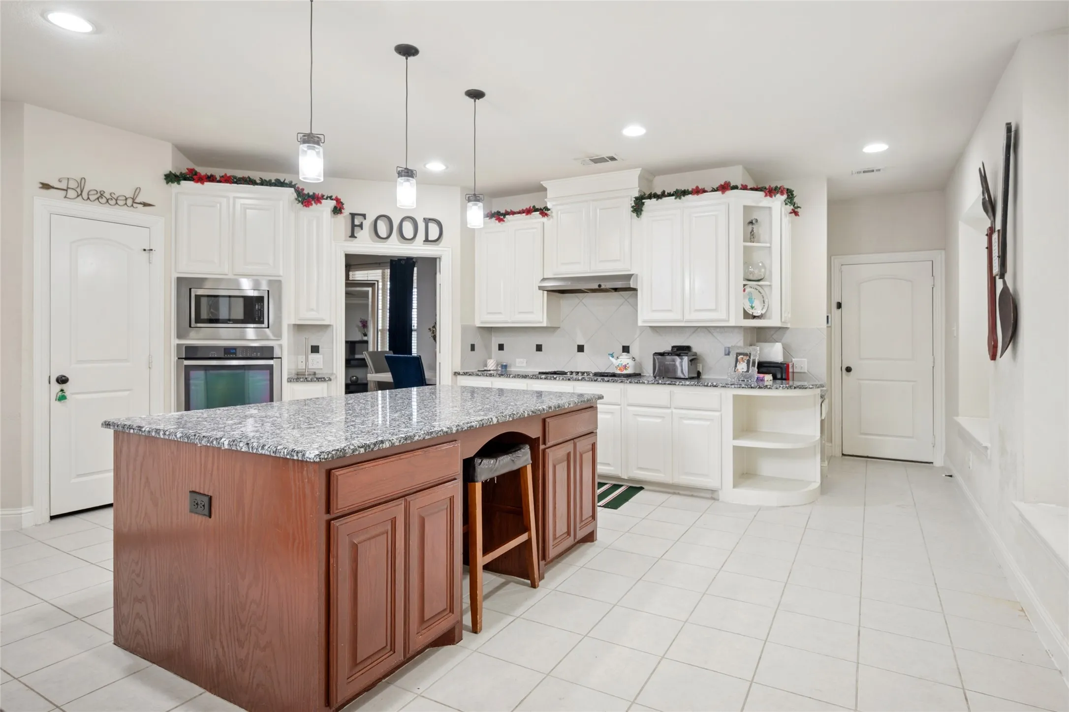Single Family Residence For Sale in Denton County , 901 Oglethorpe Lane, Aubrey, Texas 76227, 4 Bedroom, 4 Bathroom, 2 Garage spaces, 3,715 Sqft, built in 2013, mls#21322697, Real Estate Agent in Aubrey, Homes For Sale in Denton county, Homes For Sale in Aubrey, Realtor in Aubrey Texas, Real Estate Brokerage Independent Realty Texas, Luminita Cordes Realtor