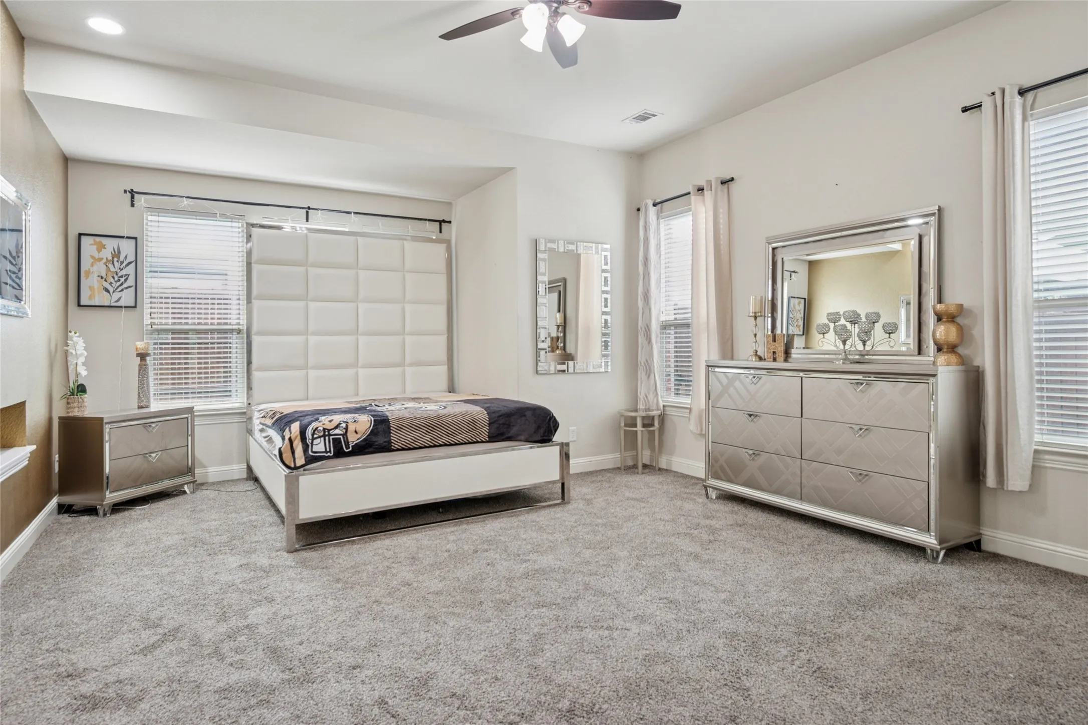 Single Family Residence For Sale in Denton County , 901 Oglethorpe Lane, Aubrey, Texas 76227, 4 Bedroom, 4 Bathroom, 2 Garage spaces, 3,715 Sqft, built in 2013, mls#21322697, Real Estate Agent in Aubrey, Homes For Sale in Denton county, Homes For Sale in Aubrey, Realtor in Aubrey Texas, Real Estate Brokerage Independent Realty Texas, Luminita Cordes Realtor