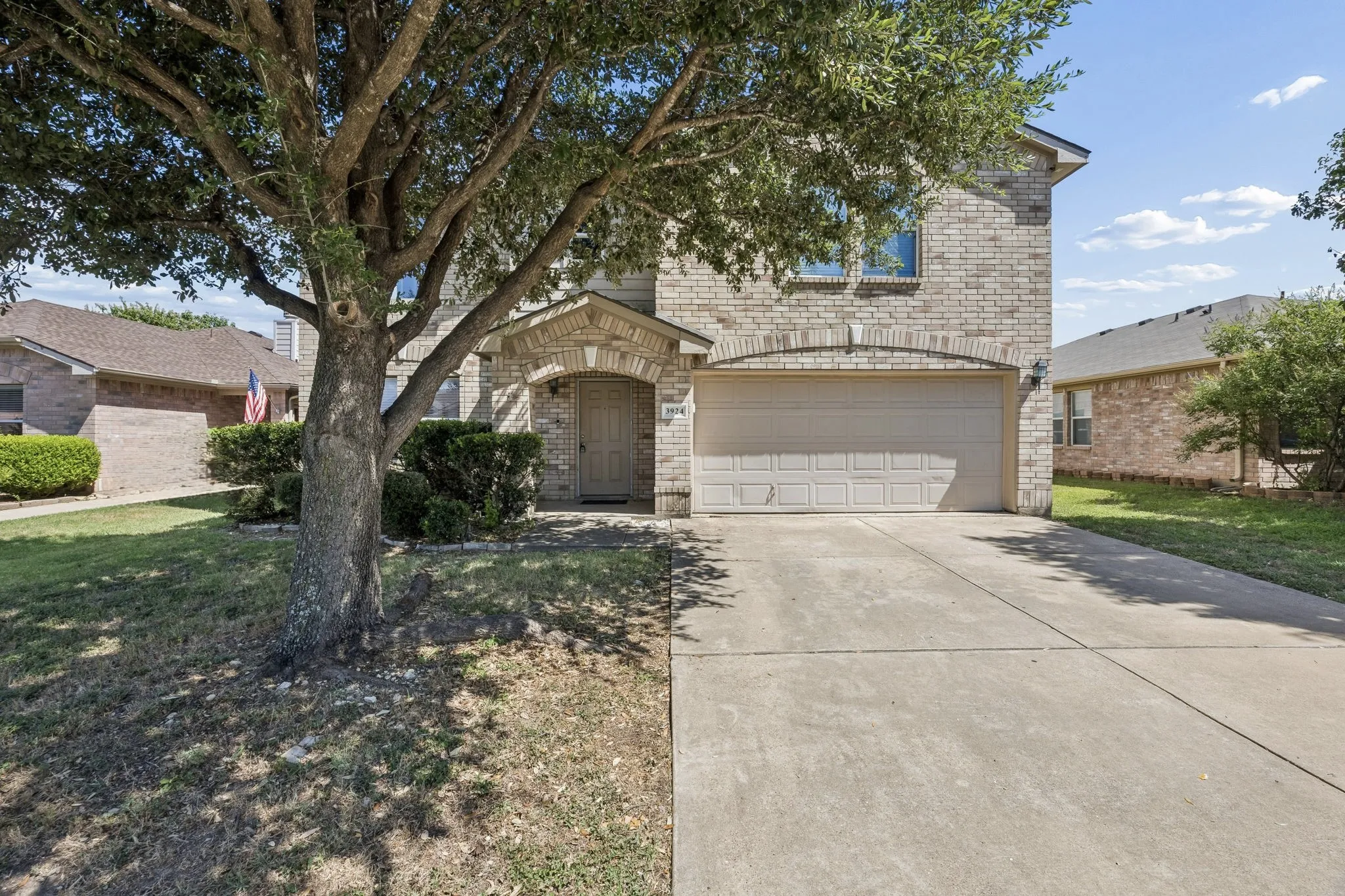 Single Family Residence For Sale in Tarrant County , 3924 Estrella Court, Fort Worth, Texas 76106, 5 Bedroom, 3 Bathroom, 2 Garage spaces, 3,632 Sqft, built in 2006, mls#21317731, Real Estate Agent in Fort Worth, Homes For Sale in Tarrant county, Homes For Sale in Fort Worth, Realtor in Fort Worth Texas, Real Estate Brokerage Independent Realty Texas, Luminita Cordes Realtor