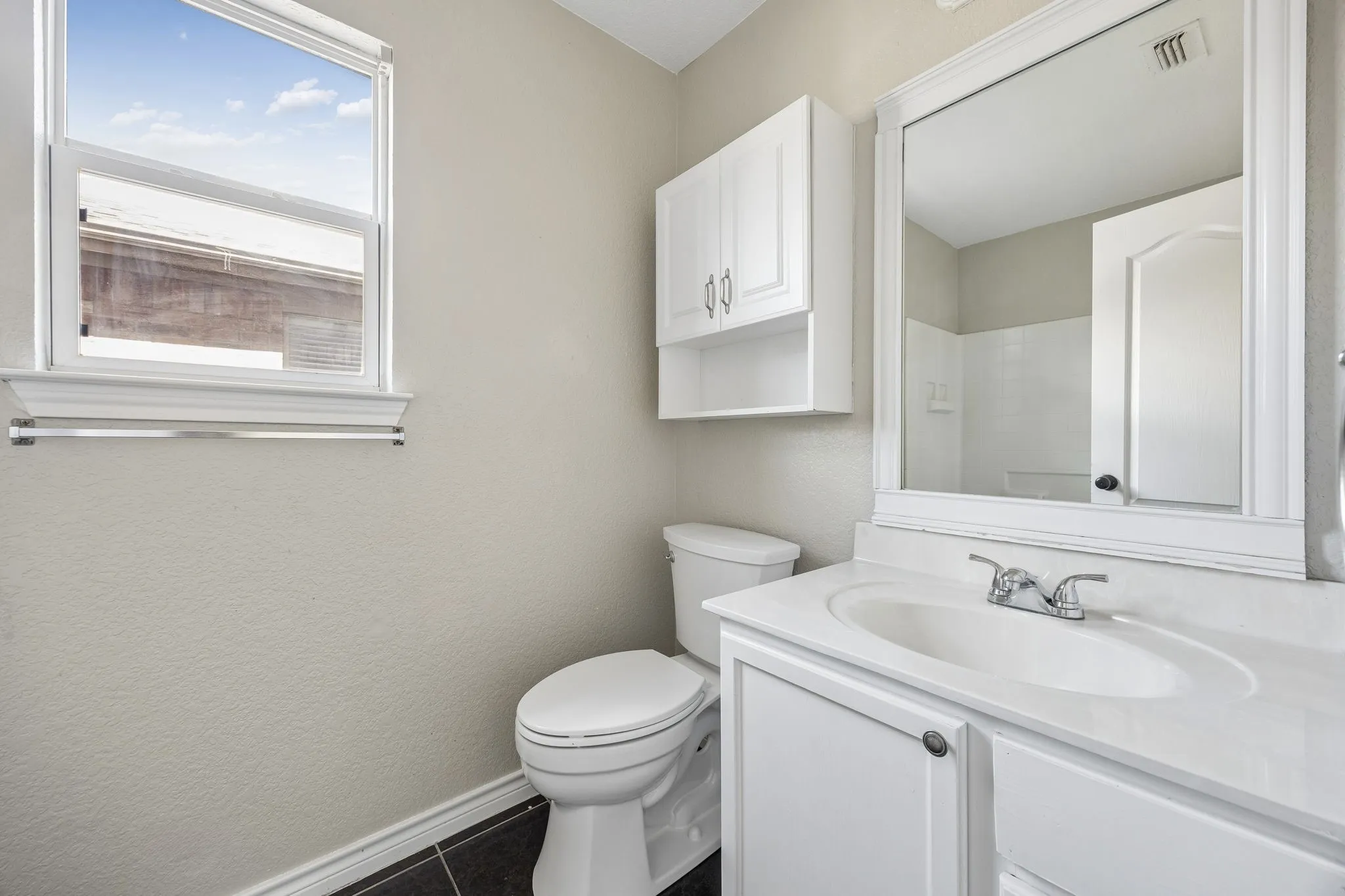 Single Family Residence For Sale in Tarrant County , 3924 Estrella Court, Fort Worth, Texas 76106, 5 Bedroom, 3 Bathroom, 2 Garage spaces, 3,632 Sqft, built in 2006, mls#21317731, Real Estate Agent in Fort Worth, Homes For Sale in Tarrant county, Homes For Sale in Fort Worth, Realtor in Fort Worth Texas, Real Estate Brokerage Independent Realty Texas, Luminita Cordes Realtor
