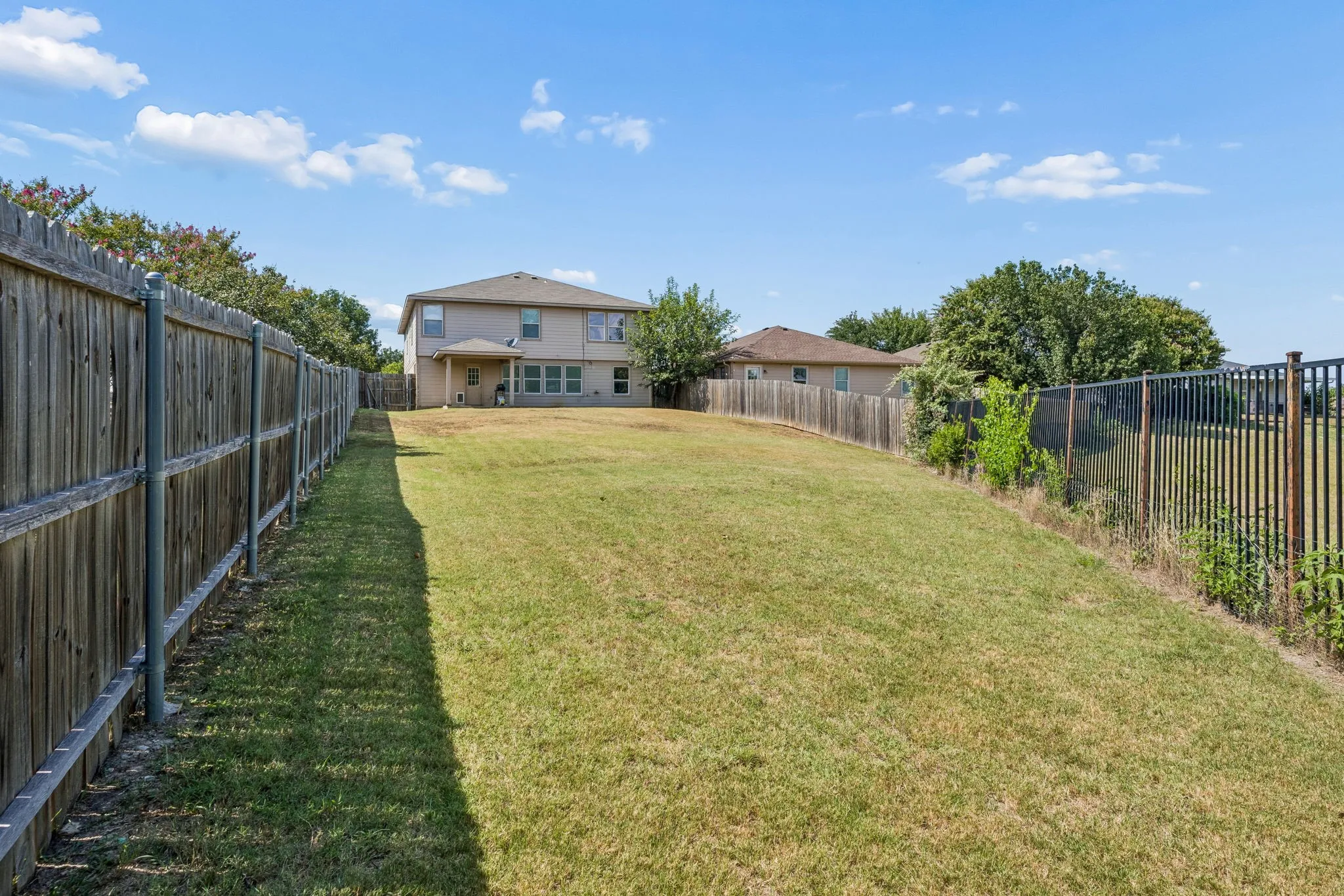 Single Family Residence For Sale in Tarrant County , 3924 Estrella Court, Fort Worth, Texas 76106, 5 Bedroom, 3 Bathroom, 2 Garage spaces, 3,632 Sqft, built in 2006, mls#21317731, Real Estate Agent in Fort Worth, Homes For Sale in Tarrant county, Homes For Sale in Fort Worth, Realtor in Fort Worth Texas, Real Estate Brokerage Independent Realty Texas, Luminita Cordes Realtor