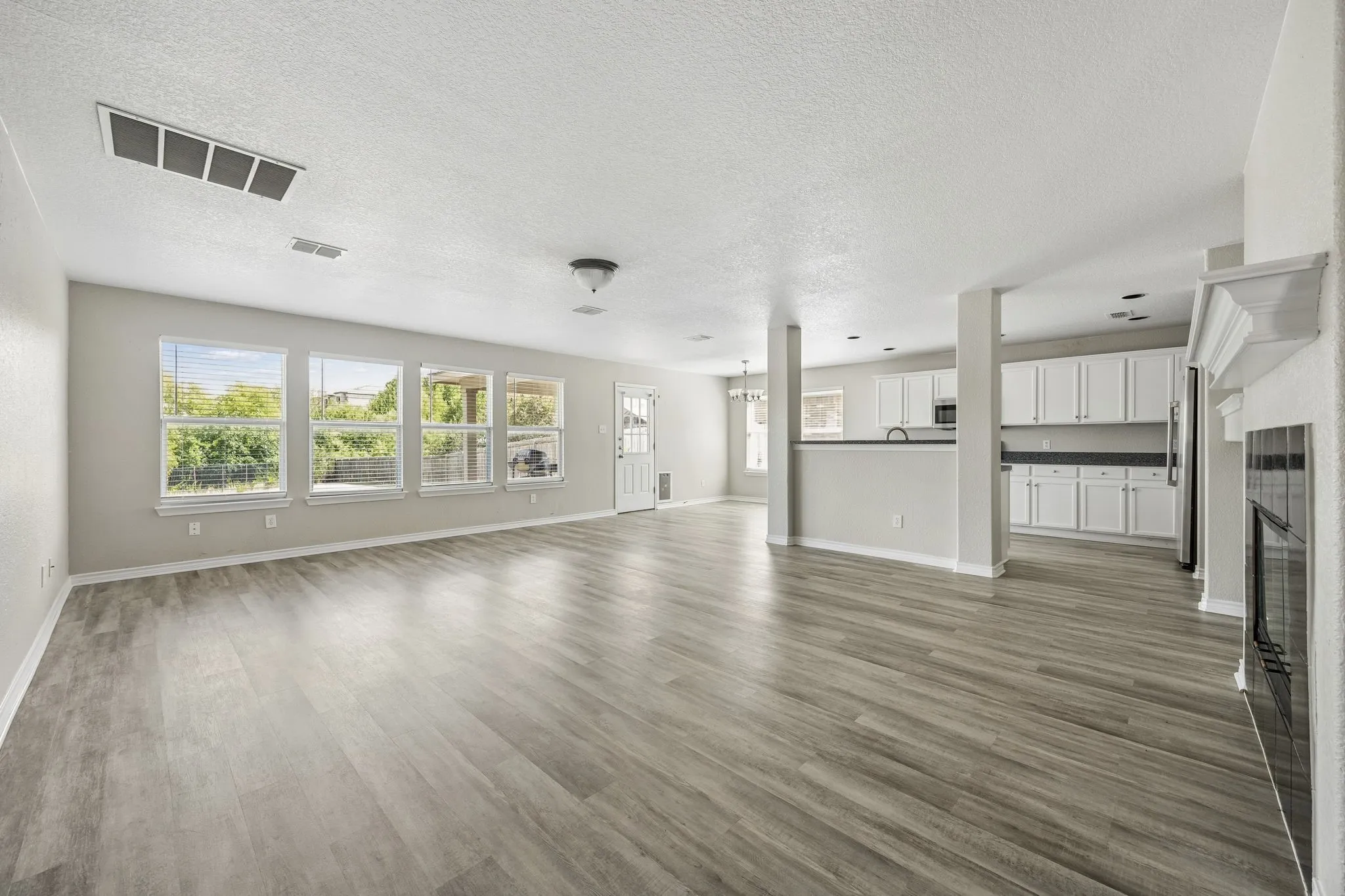 Single Family Residence For Sale in Tarrant County , 3924 Estrella Court, Fort Worth, Texas 76106, 5 Bedroom, 3 Bathroom, 2 Garage spaces, 3,632 Sqft, built in 2006, mls#21317731, Real Estate Agent in Fort Worth, Homes For Sale in Tarrant county, Homes For Sale in Fort Worth, Realtor in Fort Worth Texas, Real Estate Brokerage Independent Realty Texas, Luminita Cordes Realtor