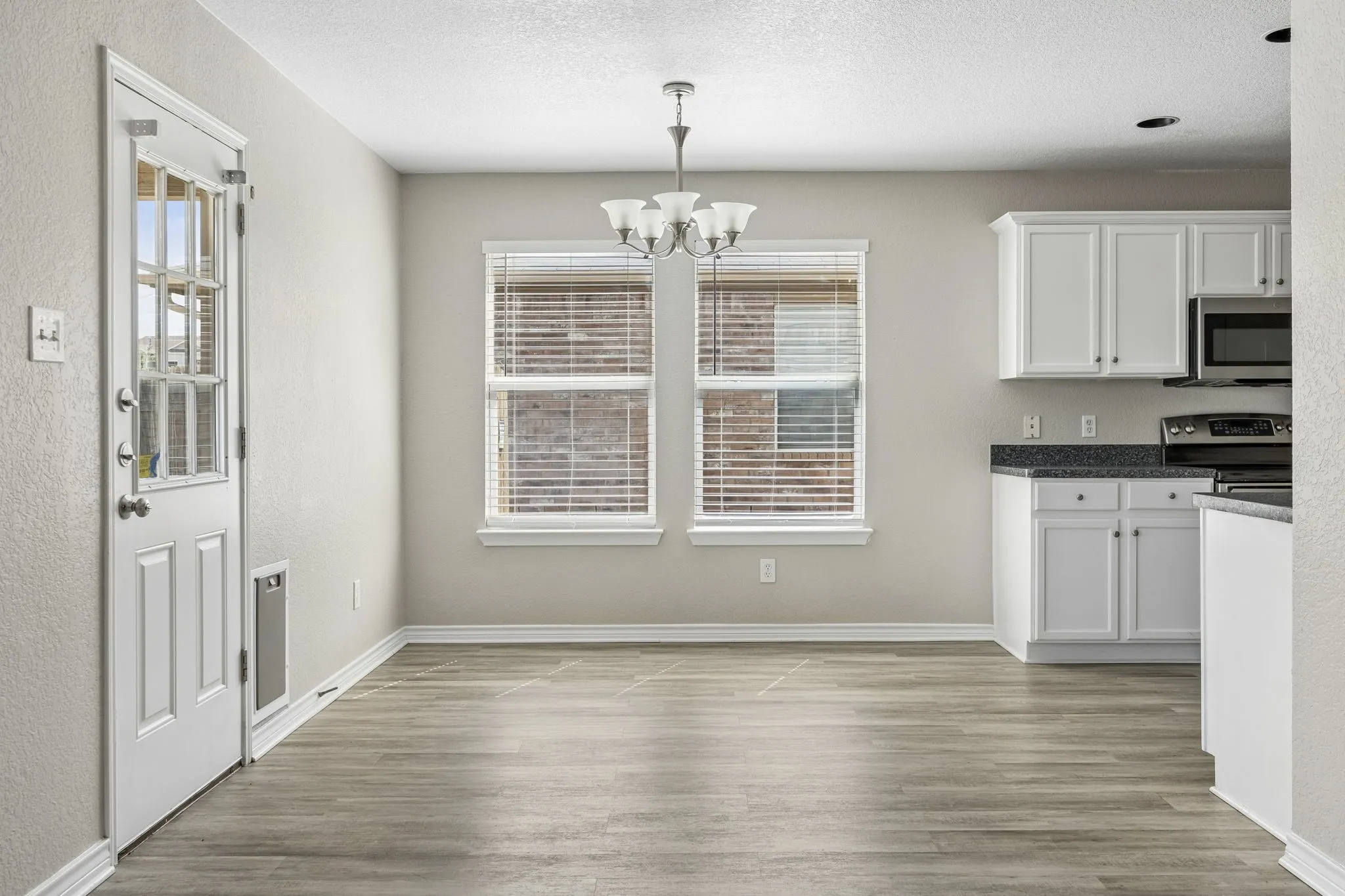 Single Family Residence For Sale in Tarrant County , 3924 Estrella Court, Fort Worth, Texas 76106, 5 Bedroom, 3 Bathroom, 2 Garage spaces, 3,632 Sqft, built in 2006, mls#21317731, Real Estate Agent in Fort Worth, Homes For Sale in Tarrant county, Homes For Sale in Fort Worth, Realtor in Fort Worth Texas, Real Estate Brokerage Independent Realty Texas, Luminita Cordes Realtor