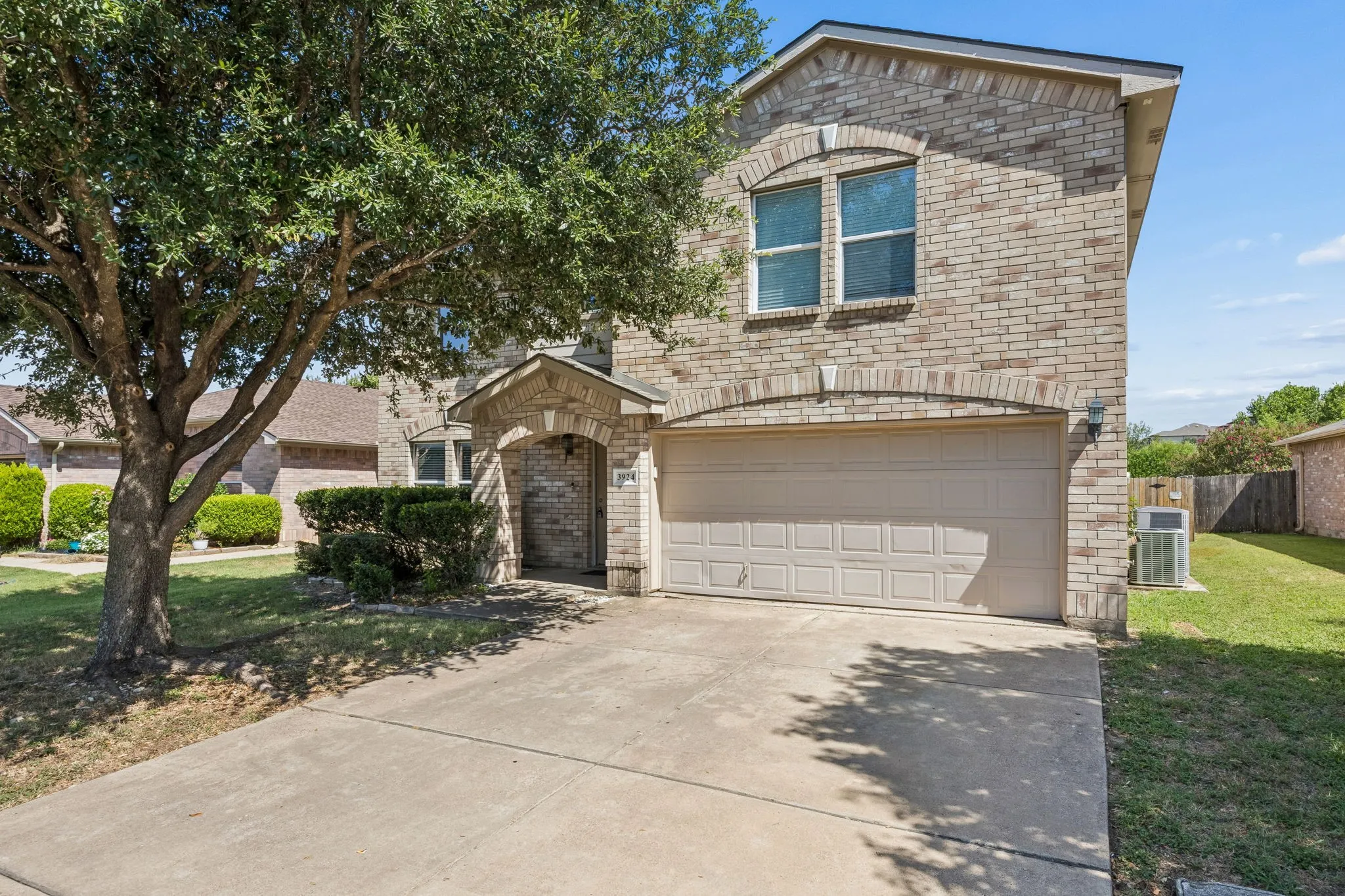 Single Family Residence For Sale in Tarrant County , 3924 Estrella Court, Fort Worth, Texas 76106, 5 Bedroom, 3 Bathroom, 2 Garage spaces, 3,632 Sqft, built in 2006, mls#21317731, Real Estate Agent in Fort Worth, Homes For Sale in Tarrant county, Homes For Sale in Fort Worth, Realtor in Fort Worth Texas, Real Estate Brokerage Independent Realty Texas, Luminita Cordes Realtor