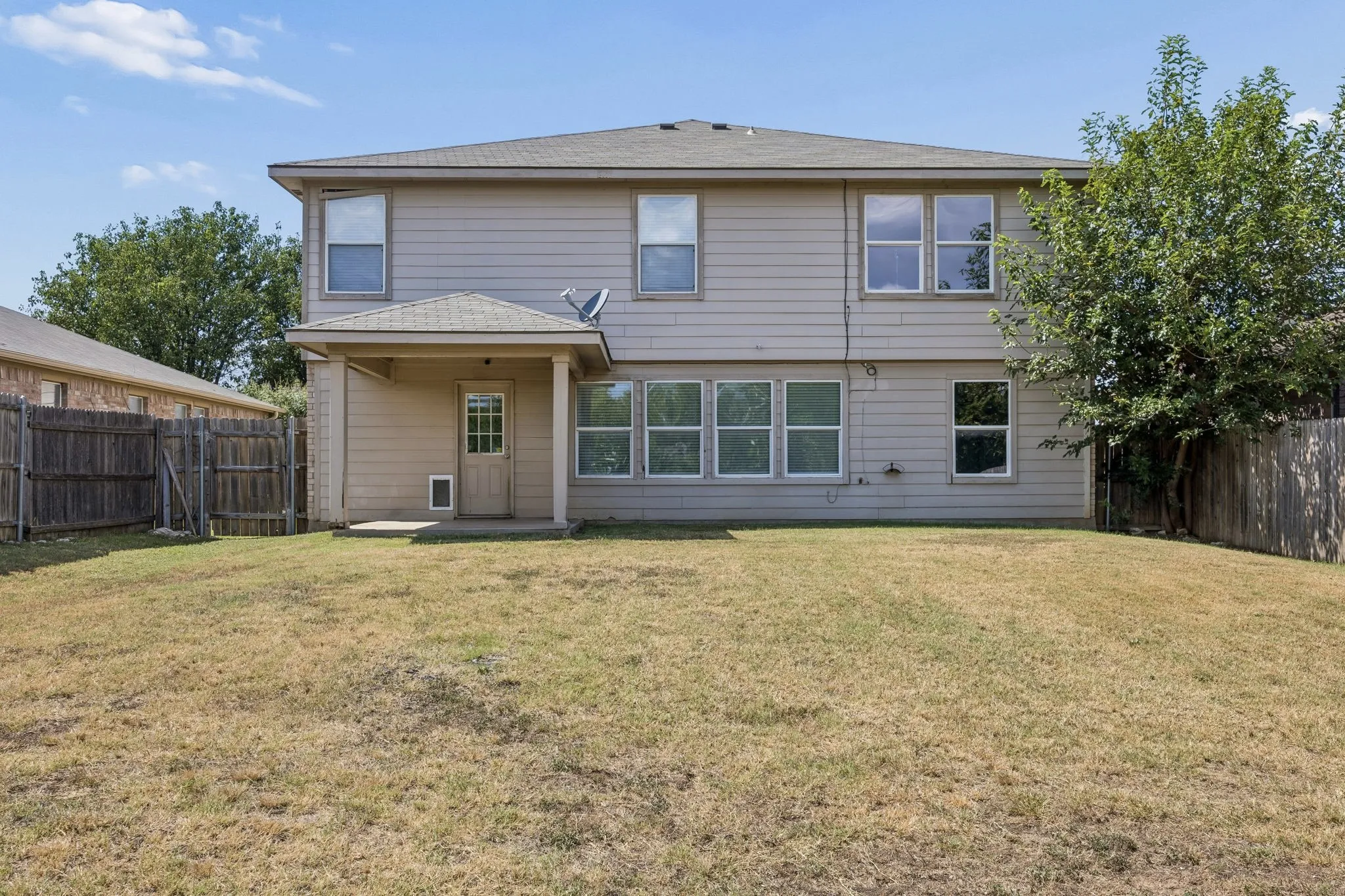 Single Family Residence For Sale in Tarrant County , 3924 Estrella Court, Fort Worth, Texas 76106, 5 Bedroom, 3 Bathroom, 2 Garage spaces, 3,632 Sqft, built in 2006, mls#21317731, Real Estate Agent in Fort Worth, Homes For Sale in Tarrant county, Homes For Sale in Fort Worth, Realtor in Fort Worth Texas, Real Estate Brokerage Independent Realty Texas, Luminita Cordes Realtor