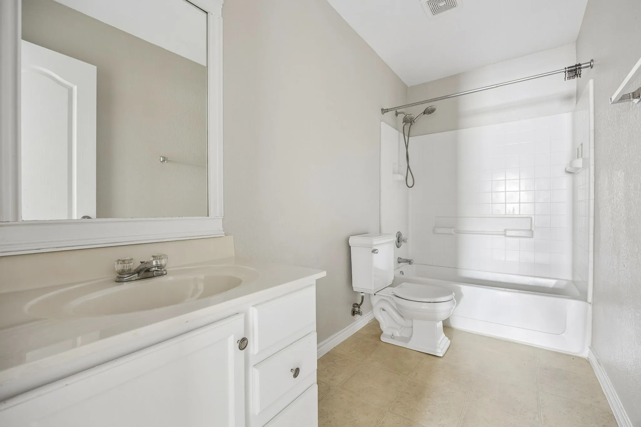 Single Family Residence For Sale in Tarrant County , 3924 Estrella Court, Fort Worth, Texas 76106, 5 Bedroom, 3 Bathroom, 2 Garage spaces, 3,632 Sqft, built in 2006, mls#21317731, Real Estate Agent in Fort Worth, Homes For Sale in Tarrant county, Homes For Sale in Fort Worth, Realtor in Fort Worth Texas, Real Estate Brokerage Independent Realty Texas, Luminita Cordes Realtor