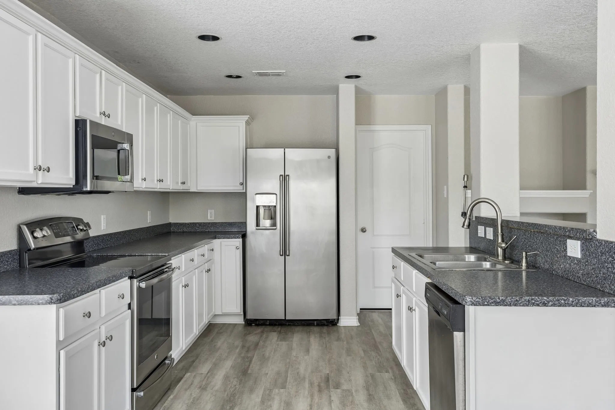 Single Family Residence For Sale in Tarrant County , 3924 Estrella Court, Fort Worth, Texas 76106, 5 Bedroom, 3 Bathroom, 2 Garage spaces, 3,632 Sqft, built in 2006, mls#21317731, Real Estate Agent in Fort Worth, Homes For Sale in Tarrant county, Homes For Sale in Fort Worth, Realtor in Fort Worth Texas, Real Estate Brokerage Independent Realty Texas, Luminita Cordes Realtor