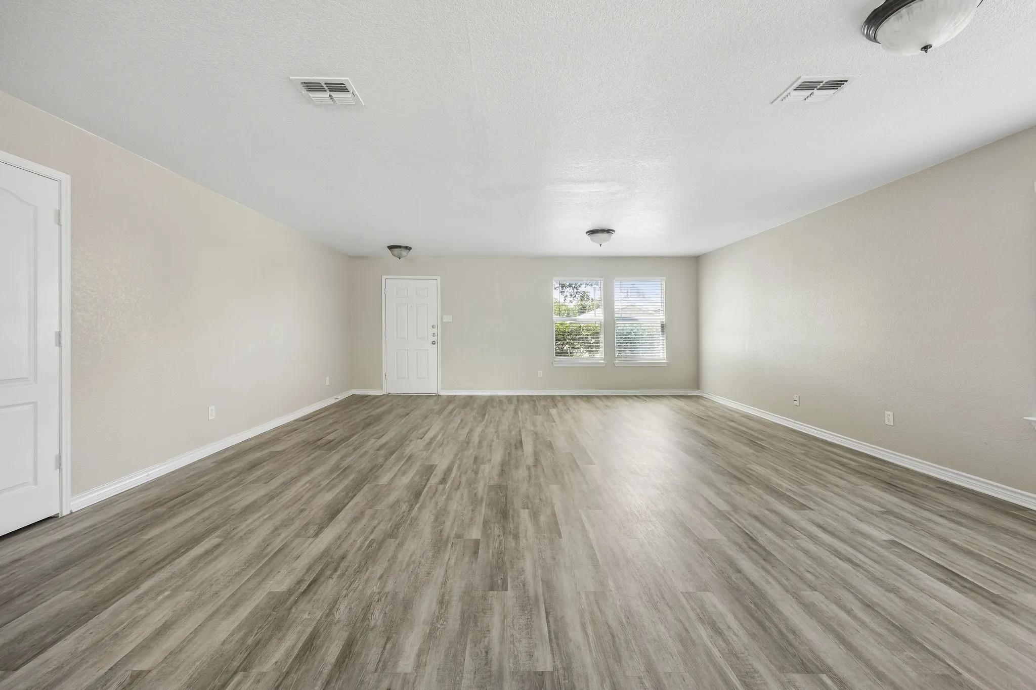 Single Family Residence For Sale in Tarrant County , 3924 Estrella Court, Fort Worth, Texas 76106, 5 Bedroom, 3 Bathroom, 2 Garage spaces, 3,632 Sqft, built in 2006, mls#21317731, Real Estate Agent in Fort Worth, Homes For Sale in Tarrant county, Homes For Sale in Fort Worth, Realtor in Fort Worth Texas, Real Estate Brokerage Independent Realty Texas, Luminita Cordes Realtor