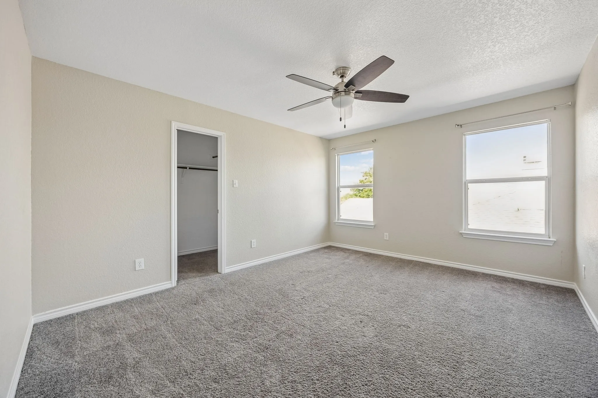 Single Family Residence For Sale in Tarrant County , 3924 Estrella Court, Fort Worth, Texas 76106, 5 Bedroom, 3 Bathroom, 2 Garage spaces, 3,632 Sqft, built in 2006, mls#21317731, Real Estate Agent in Fort Worth, Homes For Sale in Tarrant county, Homes For Sale in Fort Worth, Realtor in Fort Worth Texas, Real Estate Brokerage Independent Realty Texas, Luminita Cordes Realtor