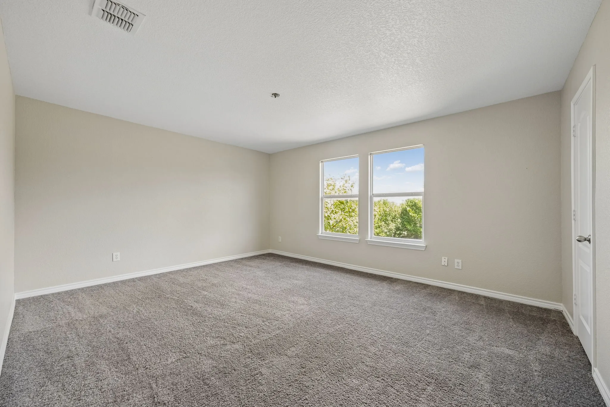 Single Family Residence For Sale in Tarrant County , 3924 Estrella Court, Fort Worth, Texas 76106, 5 Bedroom, 3 Bathroom, 2 Garage spaces, 3,632 Sqft, built in 2006, mls#21317731, Real Estate Agent in Fort Worth, Homes For Sale in Tarrant county, Homes For Sale in Fort Worth, Realtor in Fort Worth Texas, Real Estate Brokerage Independent Realty Texas, Luminita Cordes Realtor