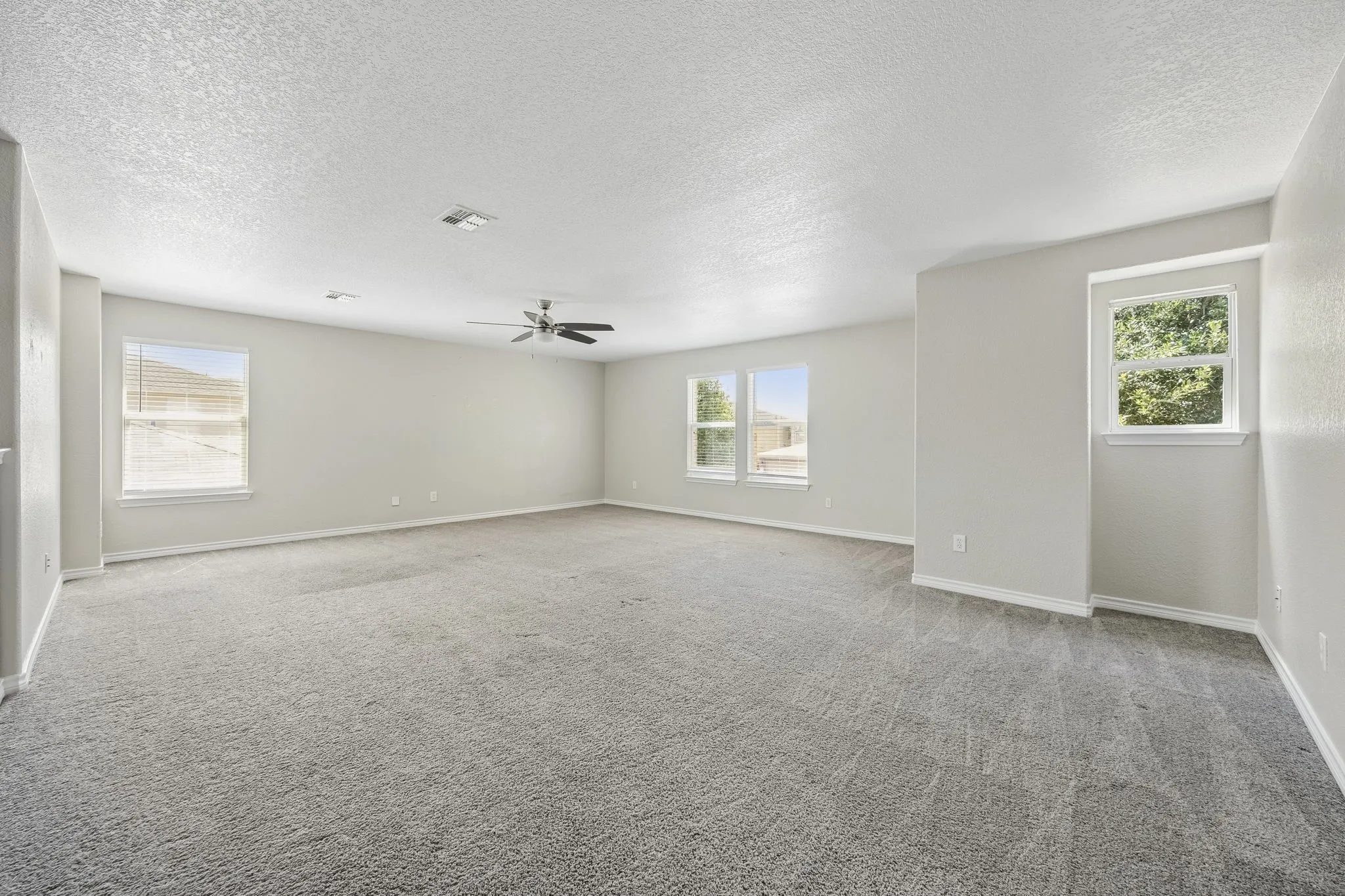 Single Family Residence For Sale in Tarrant County , 3924 Estrella Court, Fort Worth, Texas 76106, 5 Bedroom, 3 Bathroom, 2 Garage spaces, 3,632 Sqft, built in 2006, mls#21317731, Real Estate Agent in Fort Worth, Homes For Sale in Tarrant county, Homes For Sale in Fort Worth, Realtor in Fort Worth Texas, Real Estate Brokerage Independent Realty Texas, Luminita Cordes Realtor