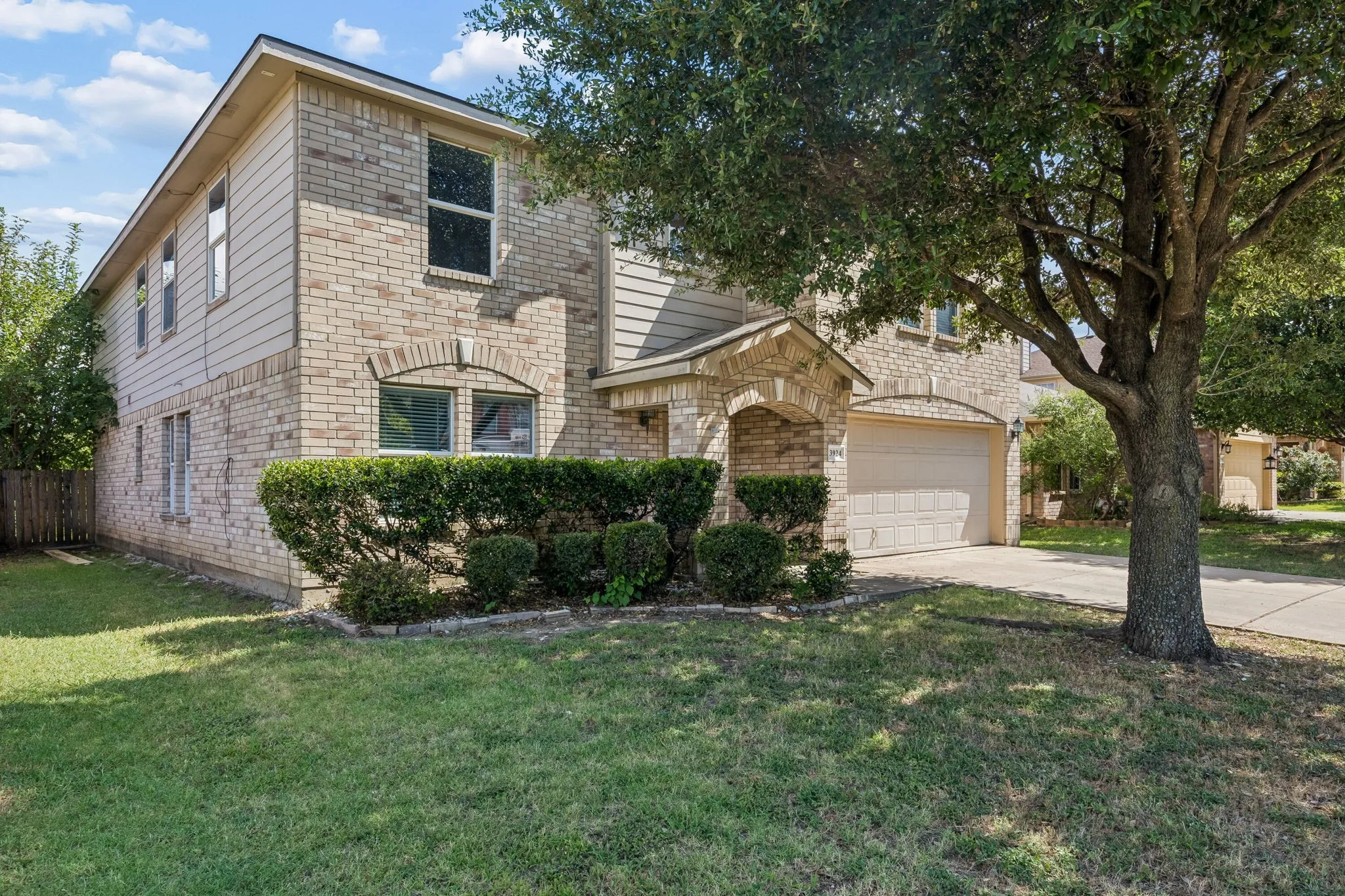 Single Family Residence For Sale in Tarrant County , 3924 Estrella Court, Fort Worth, Texas 76106, 5 Bedroom, 3 Bathroom, 2 Garage spaces, 3,632 Sqft, built in 2006, mls#21317731, Real Estate Agent in Fort Worth, Homes For Sale in Tarrant county, Homes For Sale in Fort Worth, Realtor in Fort Worth Texas, Real Estate Brokerage Independent Realty Texas, Luminita Cordes Realtor