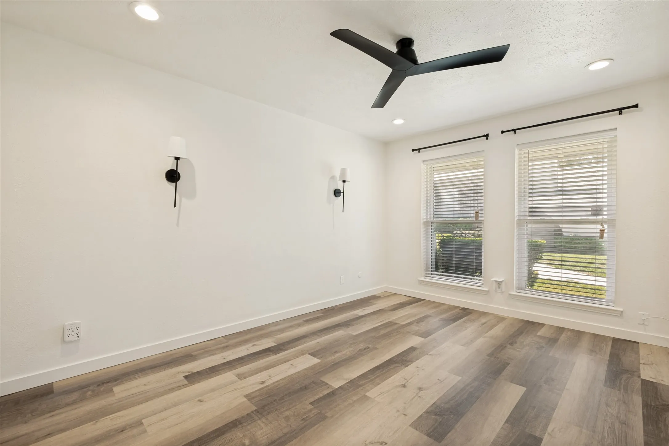 Condominium For Sale in Dallas County , 9650 Bryson Drive, Dallas, Texas 75238, 3 Bedroom, 2 Bathroom, 2 Garage spaces, 1,470 Sqft, built in 1972, mls#21322716, Real Estate Agent in Dallas, Homes For Sale in Dallas county, Homes For Sale in Dallas, Realtor in Dallas Texas, Real Estate Brokerage Independent Realty Texas, Luminita Cordes Realtor