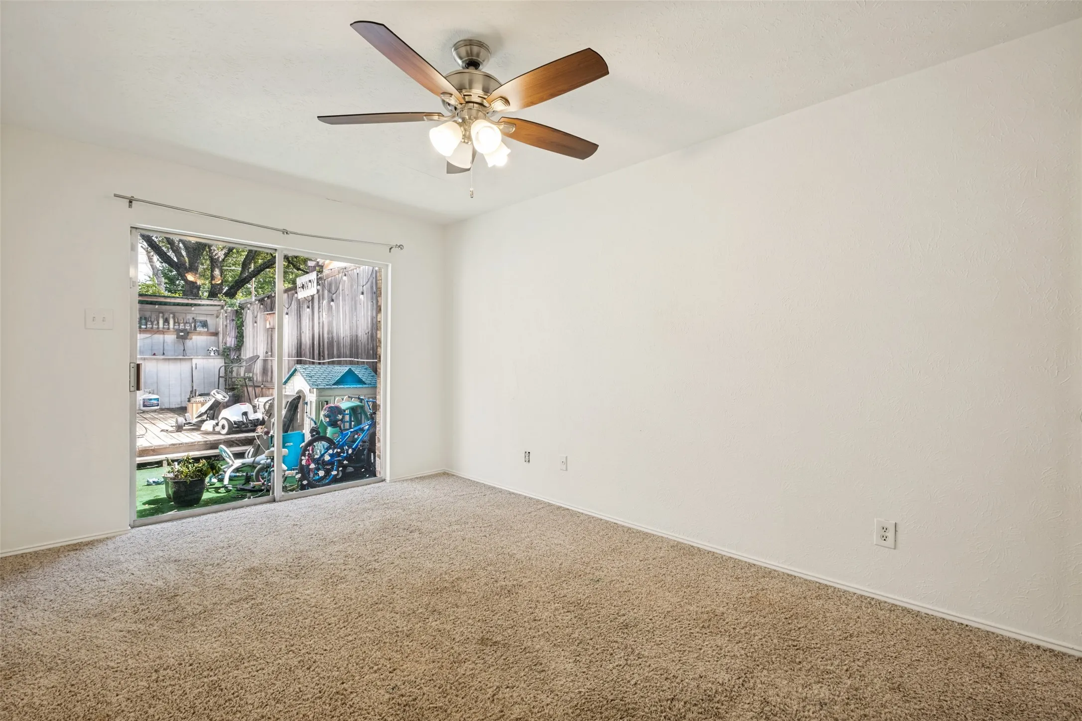 Condominium For Sale in Dallas County , 9650 Bryson Drive, Dallas, Texas 75238, 3 Bedroom, 2 Bathroom, 2 Garage spaces, 1,470 Sqft, built in 1972, mls#21322716, Real Estate Agent in Dallas, Homes For Sale in Dallas county, Homes For Sale in Dallas, Realtor in Dallas Texas, Real Estate Brokerage Independent Realty Texas, Luminita Cordes Realtor