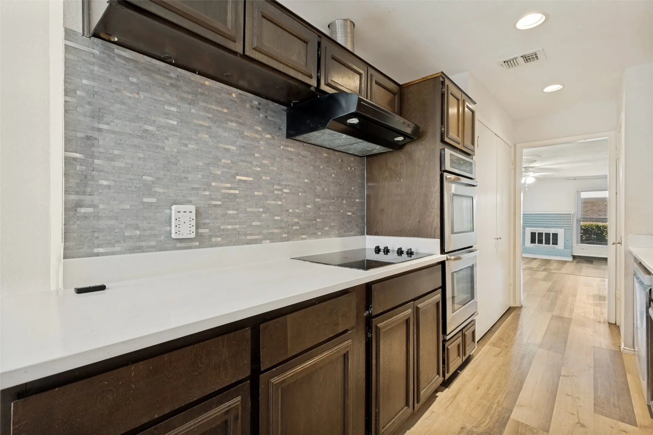 Condominium For Sale in Dallas County , 9650 Bryson Drive, Dallas, Texas 75238, 3 Bedroom, 2 Bathroom, 2 Garage spaces, 1,470 Sqft, built in 1972, mls#21322716, Real Estate Agent in Dallas, Homes For Sale in Dallas county, Homes For Sale in Dallas, Realtor in Dallas Texas, Real Estate Brokerage Independent Realty Texas, Luminita Cordes Realtor