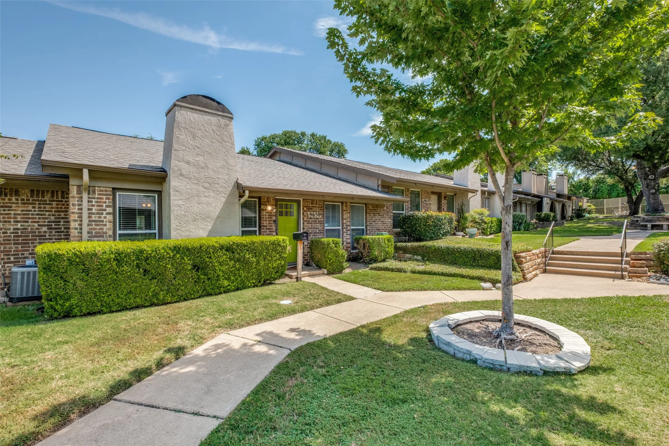 Condominium For Sale in Dallas County , 9650 Bryson Drive, Dallas, Texas 75238, 3 Bedroom, 2 Bathroom, 2 Garage spaces, 1,470 Sqft, built in 1972, mls#21322716, Real Estate Agent in Dallas, Homes For Sale in Dallas county, Homes For Sale in Dallas, Realtor in Dallas Texas, Real Estate Brokerage Independent Realty Texas, Luminita Cordes Realtor