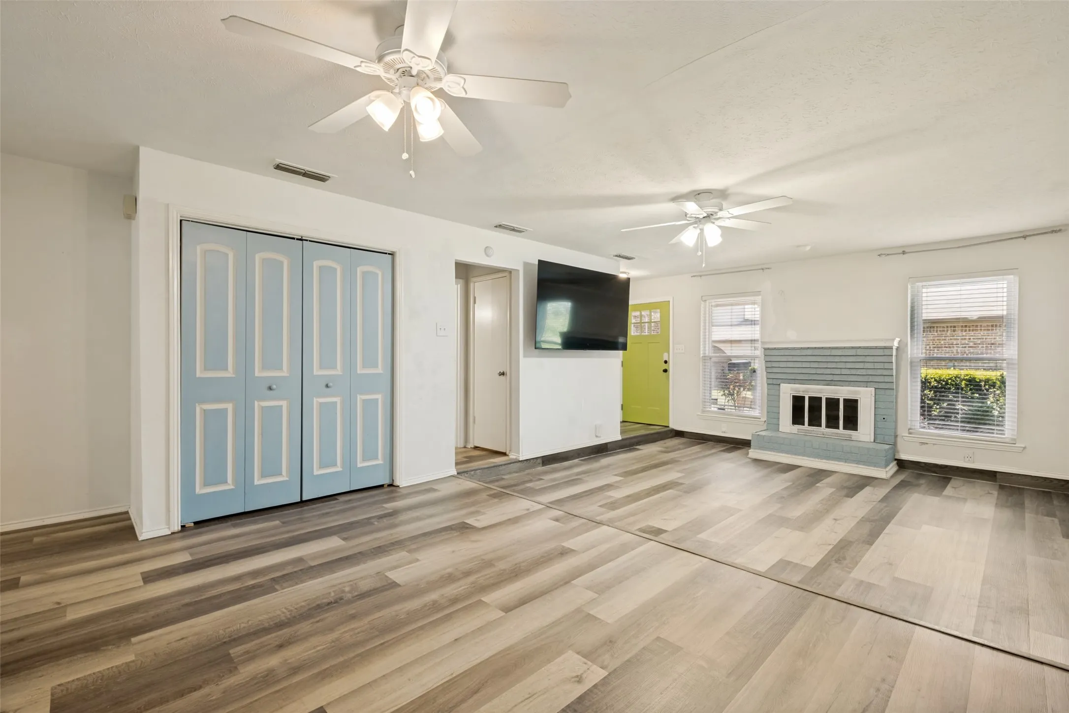 Condominium For Sale in Dallas County , 9650 Bryson Drive, Dallas, Texas 75238, 3 Bedroom, 2 Bathroom, 2 Garage spaces, 1,470 Sqft, built in 1972, mls#21322716, Real Estate Agent in Dallas, Homes For Sale in Dallas county, Homes For Sale in Dallas, Realtor in Dallas Texas, Real Estate Brokerage Independent Realty Texas, Luminita Cordes Realtor