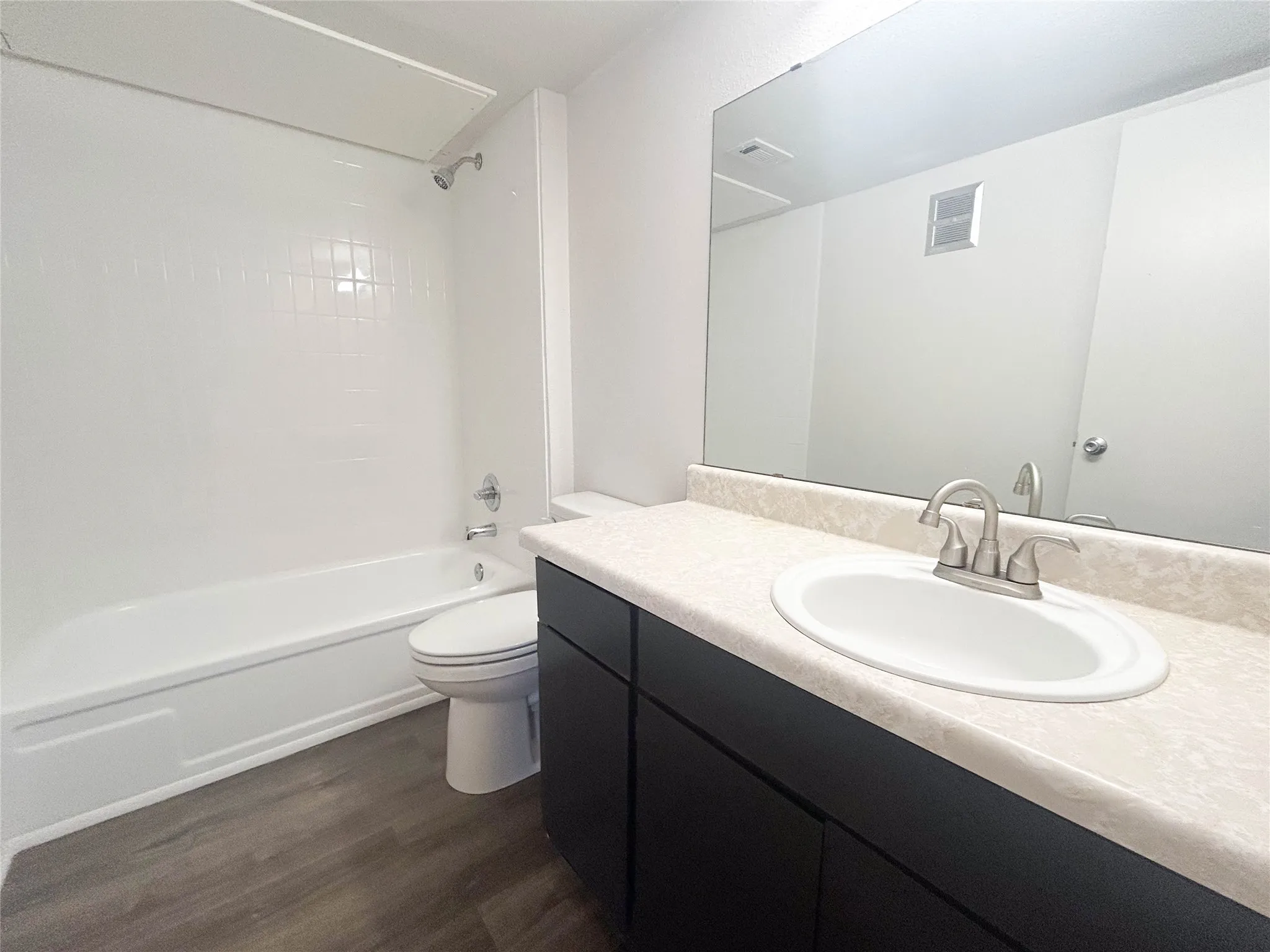 Apartment For Rent in Ellis County , 800 N Clay Street B21, Ennis, Texas 75119, 2 Bedroom, 1 Bathroom, Garage spaces, 803 Sqft, built in 1955, mls#21322728, Real Estate Agent in Ennis, Homes For Rent in Ellis county, Homes For Rent in Ennis, Realtor in Ennis Texas, Real Estate Brokerage Independent Realty Texas, Luminita Cordes Realtor