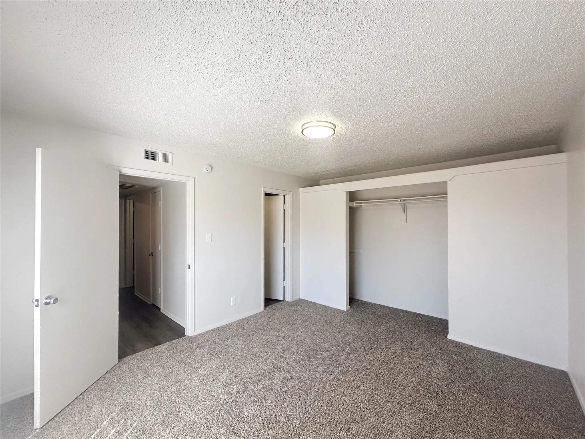 Apartment For Rent in Ellis County , 800 N Clay Street B21, Ennis, Texas 75119, 2 Bedroom, 1 Bathroom, Garage spaces, 803 Sqft, built in 1955, mls#21322728, Real Estate Agent in Ennis, Homes For Rent in Ellis county, Homes For Rent in Ennis, Realtor in Ennis Texas, Real Estate Brokerage Independent Realty Texas, Luminita Cordes Realtor