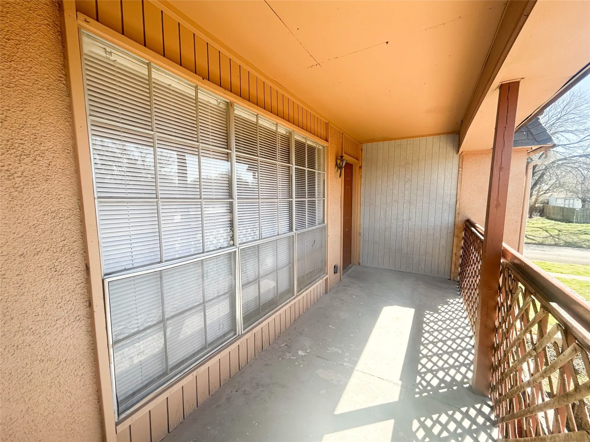 Apartment For Rent in Ellis County , 800 N Clay Street B21, Ennis, Texas 75119, 2 Bedroom, 1 Bathroom, Garage spaces, 803 Sqft, built in 1955, mls#21322728, Real Estate Agent in Ennis, Homes For Rent in Ellis county, Homes For Rent in Ennis, Realtor in Ennis Texas, Real Estate Brokerage Independent Realty Texas, Luminita Cordes Realtor