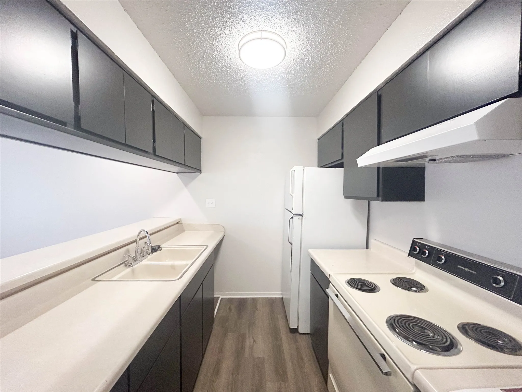 Apartment For Rent in Ellis County , 800 N Clay Street B21, Ennis, Texas 75119, 2 Bedroom, 1 Bathroom, Garage spaces, 803 Sqft, built in 1955, mls#21322728, Real Estate Agent in Ennis, Homes For Rent in Ellis county, Homes For Rent in Ennis, Realtor in Ennis Texas, Real Estate Brokerage Independent Realty Texas, Luminita Cordes Realtor