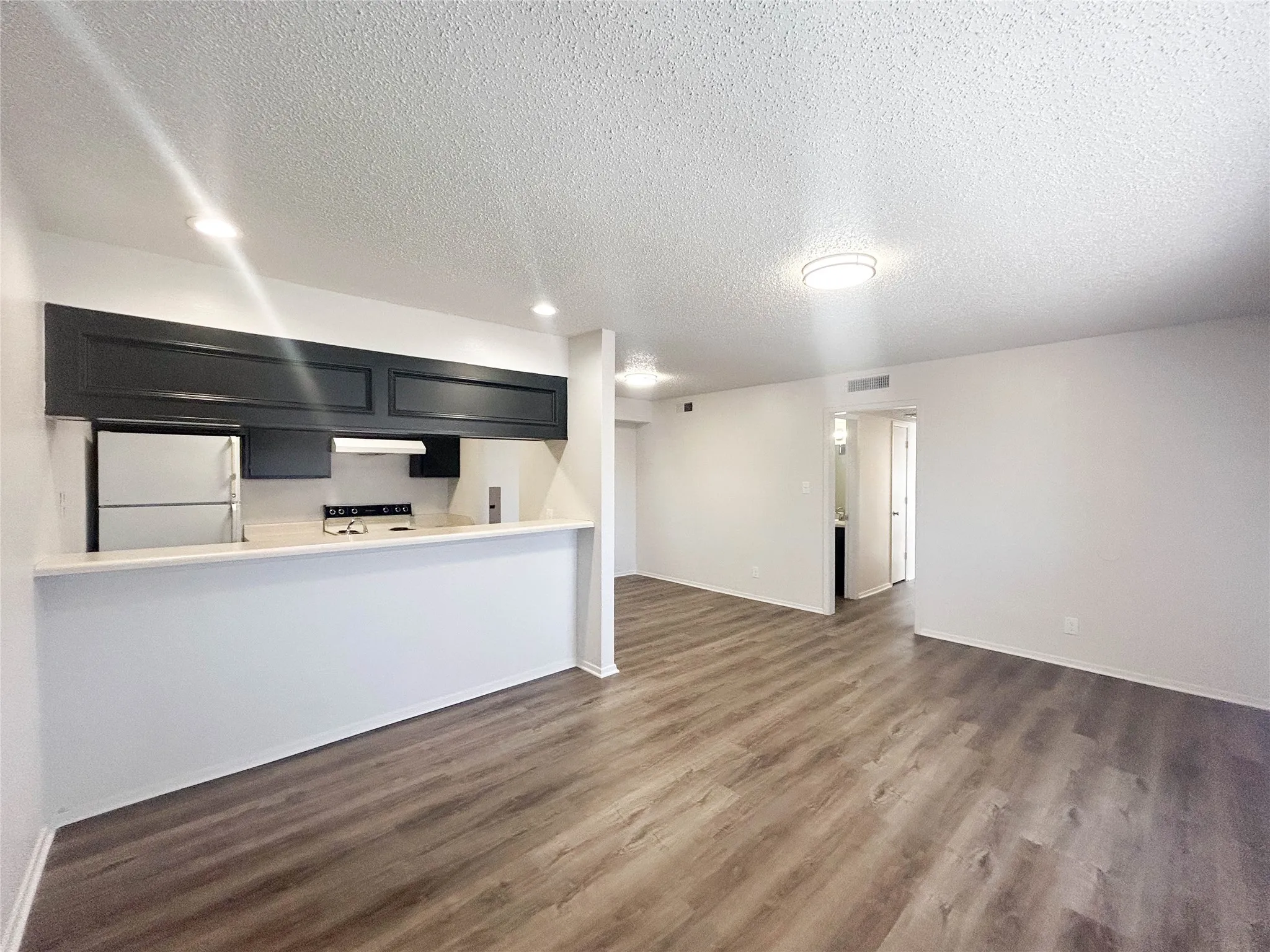 Apartment For Rent in Ellis County , 800 N Clay Street B21, Ennis, Texas 75119, 2 Bedroom, 1 Bathroom, Garage spaces, 803 Sqft, built in 1955, mls#21322728, Real Estate Agent in Ennis, Homes For Rent in Ellis county, Homes For Rent in Ennis, Realtor in Ennis Texas, Real Estate Brokerage Independent Realty Texas, Luminita Cordes Realtor