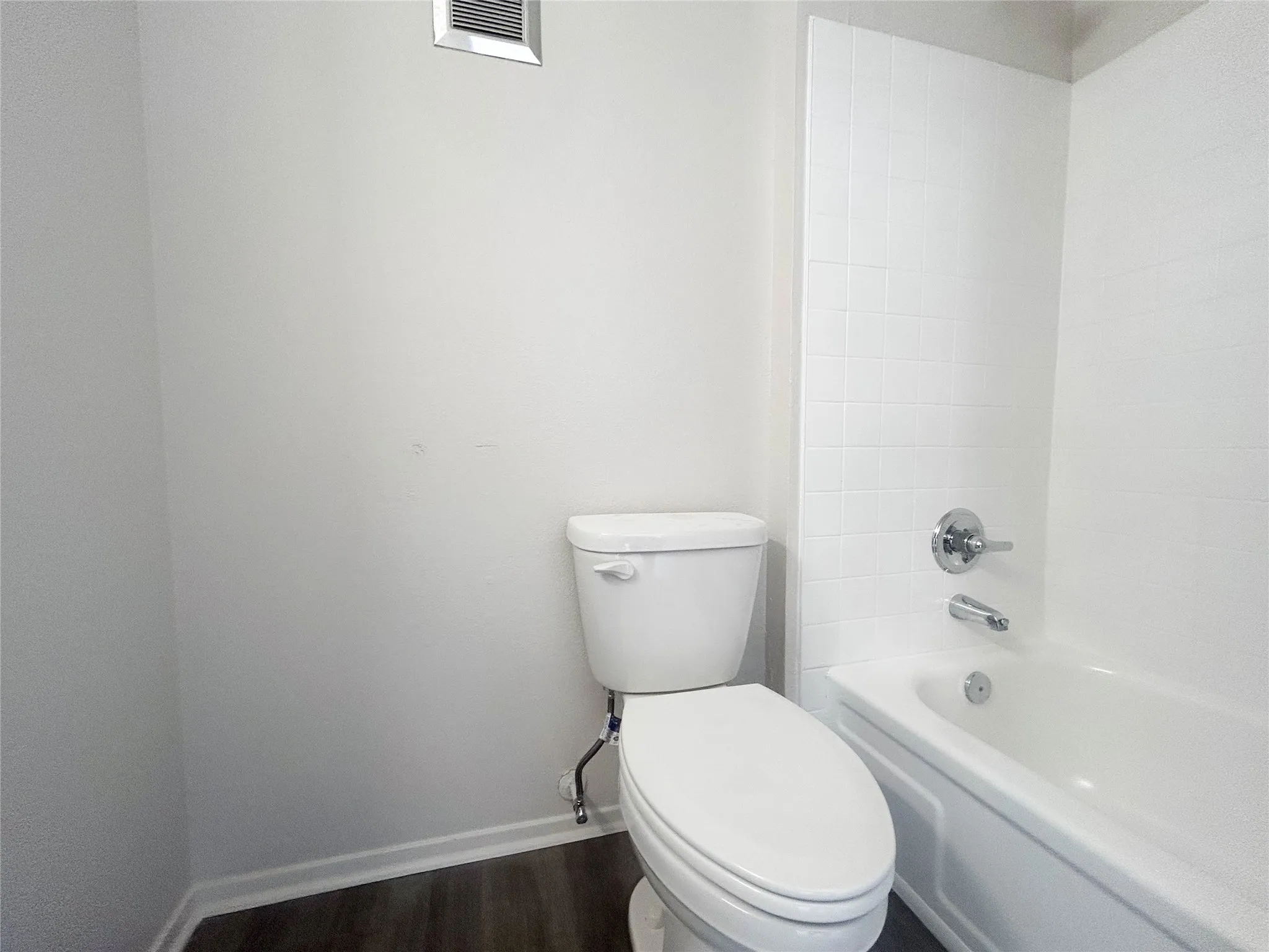Apartment For Rent in Ellis County , 800 N Clay Street B21, Ennis, Texas 75119, 2 Bedroom, 1 Bathroom, Garage spaces, 803 Sqft, built in 1955, mls#21322728, Real Estate Agent in Ennis, Homes For Rent in Ellis county, Homes For Rent in Ennis, Realtor in Ennis Texas, Real Estate Brokerage Independent Realty Texas, Luminita Cordes Realtor