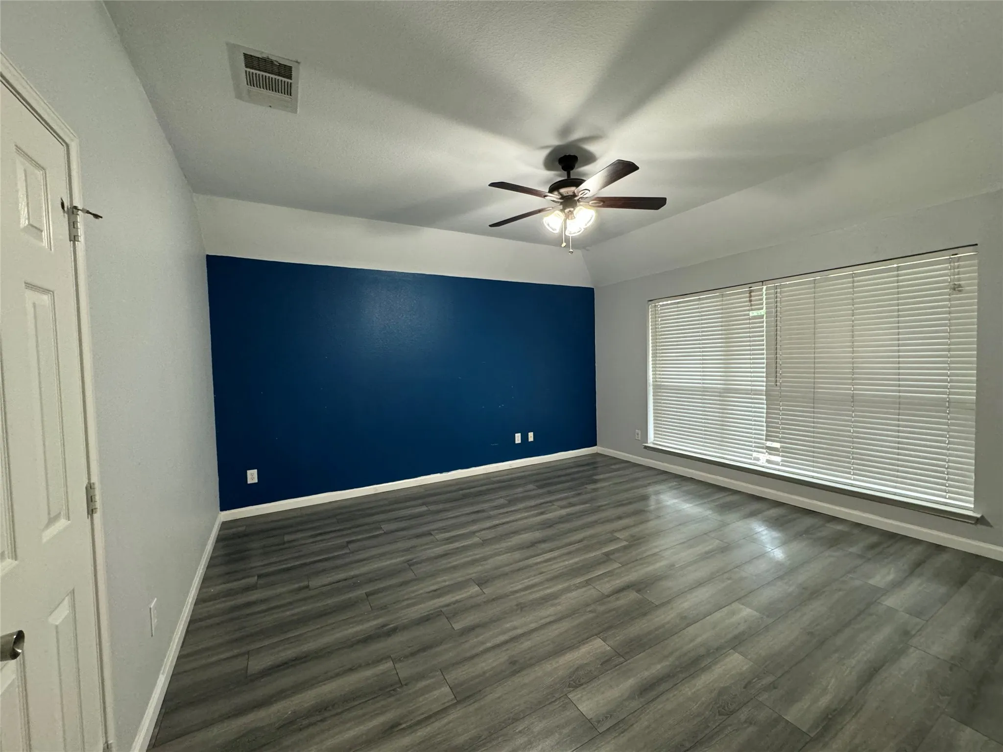 Single Family Residence For Rent in Denton County , 2303 Mackinac Drive, Frisco, Texas 75033, 3 Bedroom, 2 Bathroom, 2 Garage spaces, 1,872 Sqft, built in 2005, mls#21322731, Real Estate Agent in Frisco, Homes For Rent in Denton county, Homes For Rent in Frisco, Realtor in Frisco Texas, Real Estate Brokerage Independent Realty Texas, Luminita Cordes Realtor