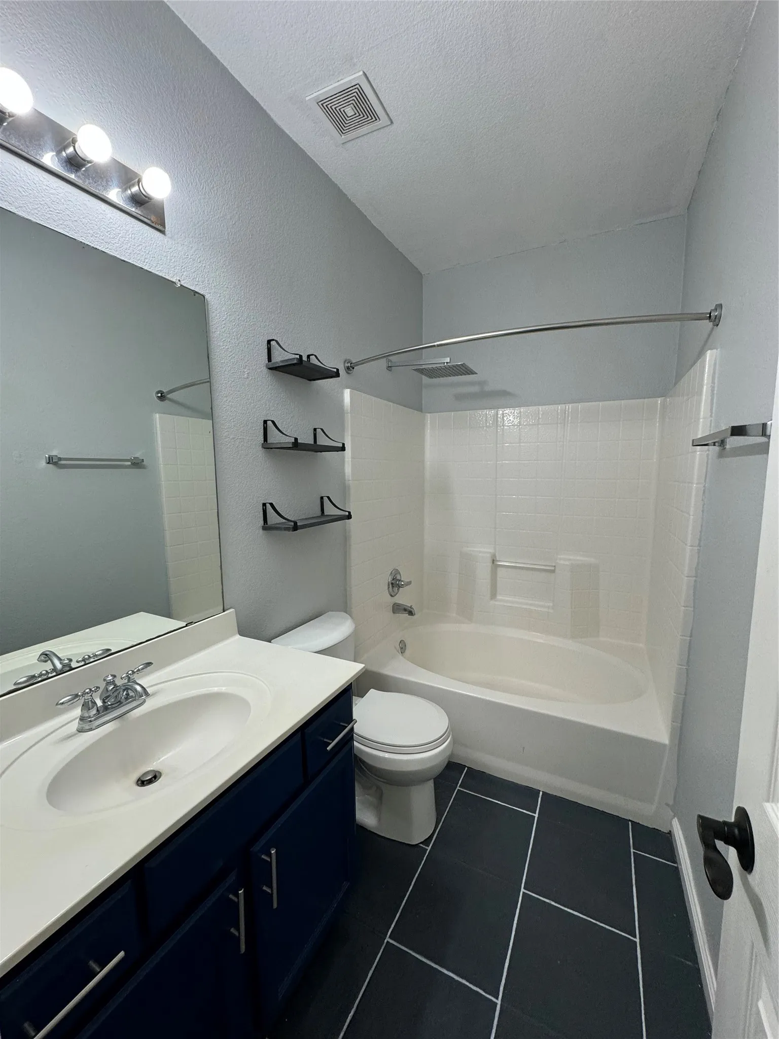 Single Family Residence For Rent in Denton County , 2303 Mackinac Drive, Frisco, Texas 75033, 3 Bedroom, 2 Bathroom, 2 Garage spaces, 1,872 Sqft, built in 2005, mls#21322731, Real Estate Agent in Frisco, Homes For Rent in Denton county, Homes For Rent in Frisco, Realtor in Frisco Texas, Real Estate Brokerage Independent Realty Texas, Luminita Cordes Realtor